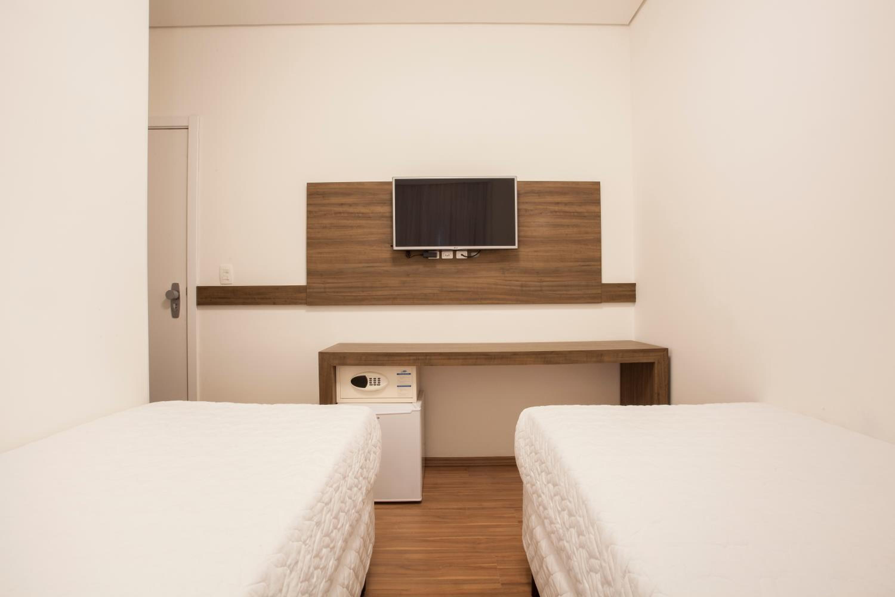 Standard Twin Room photo 3