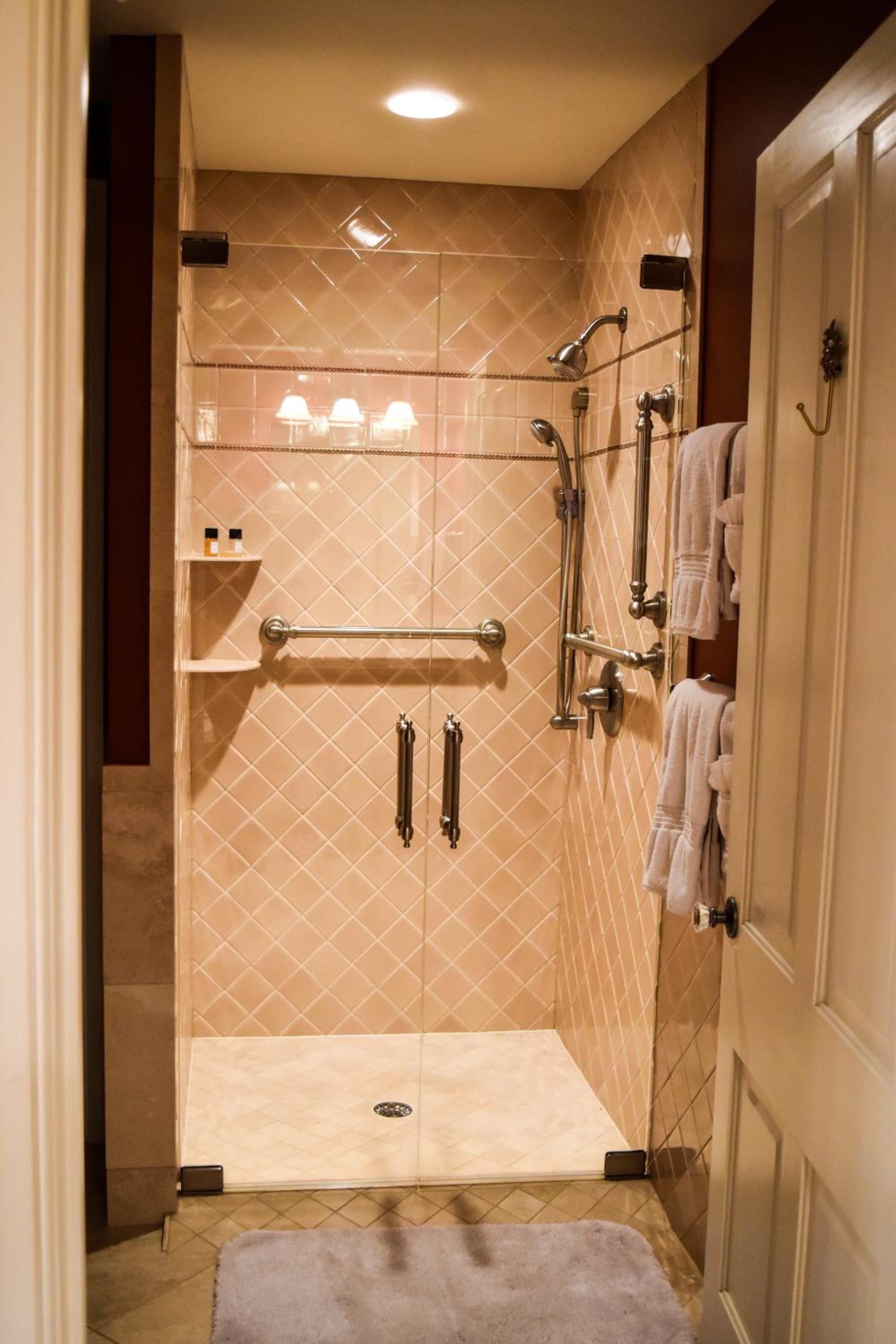 King Suite with Spa Bath photo 2