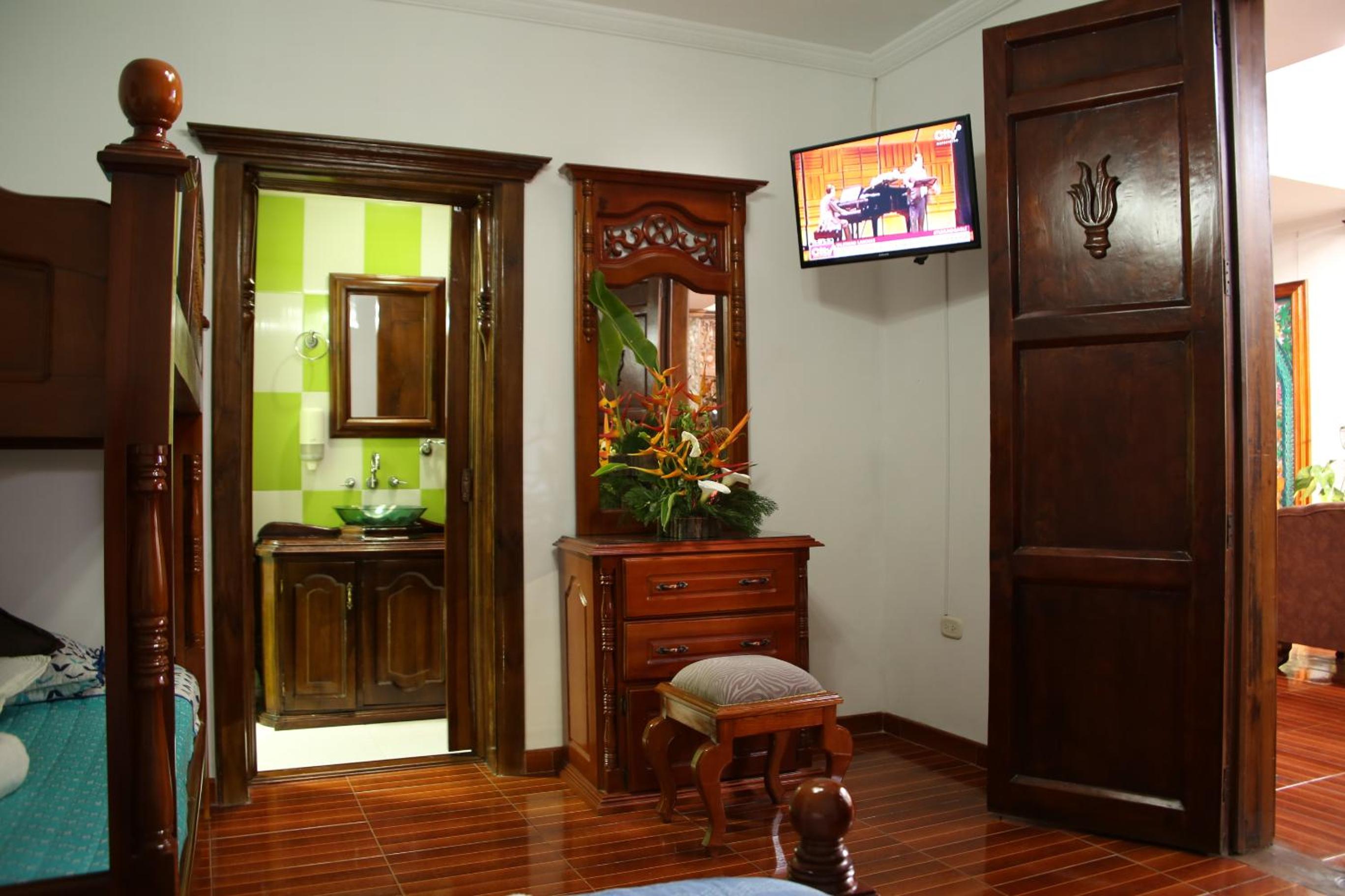 Deluxe Family Room photo 3