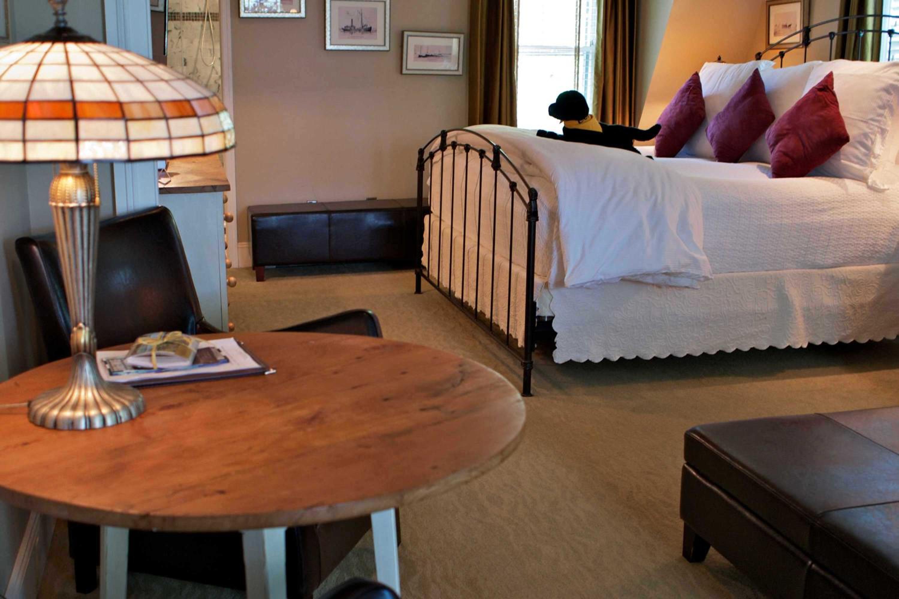 Suite Twelve - Not Pet-Friendly photo 2