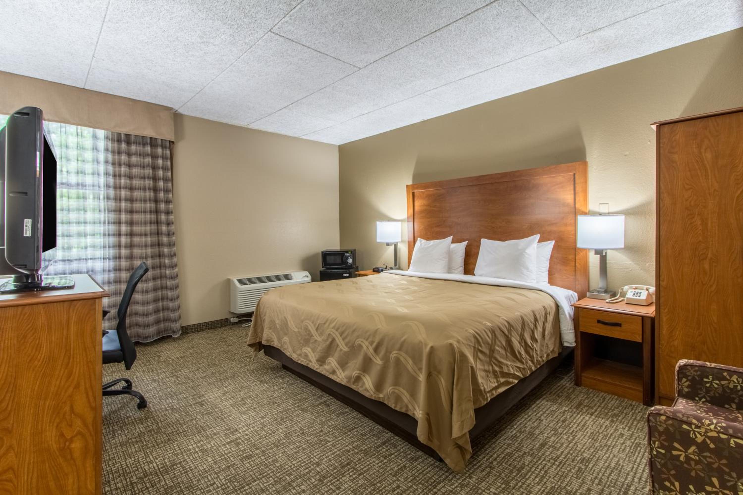 Standard King Room - Photo 6