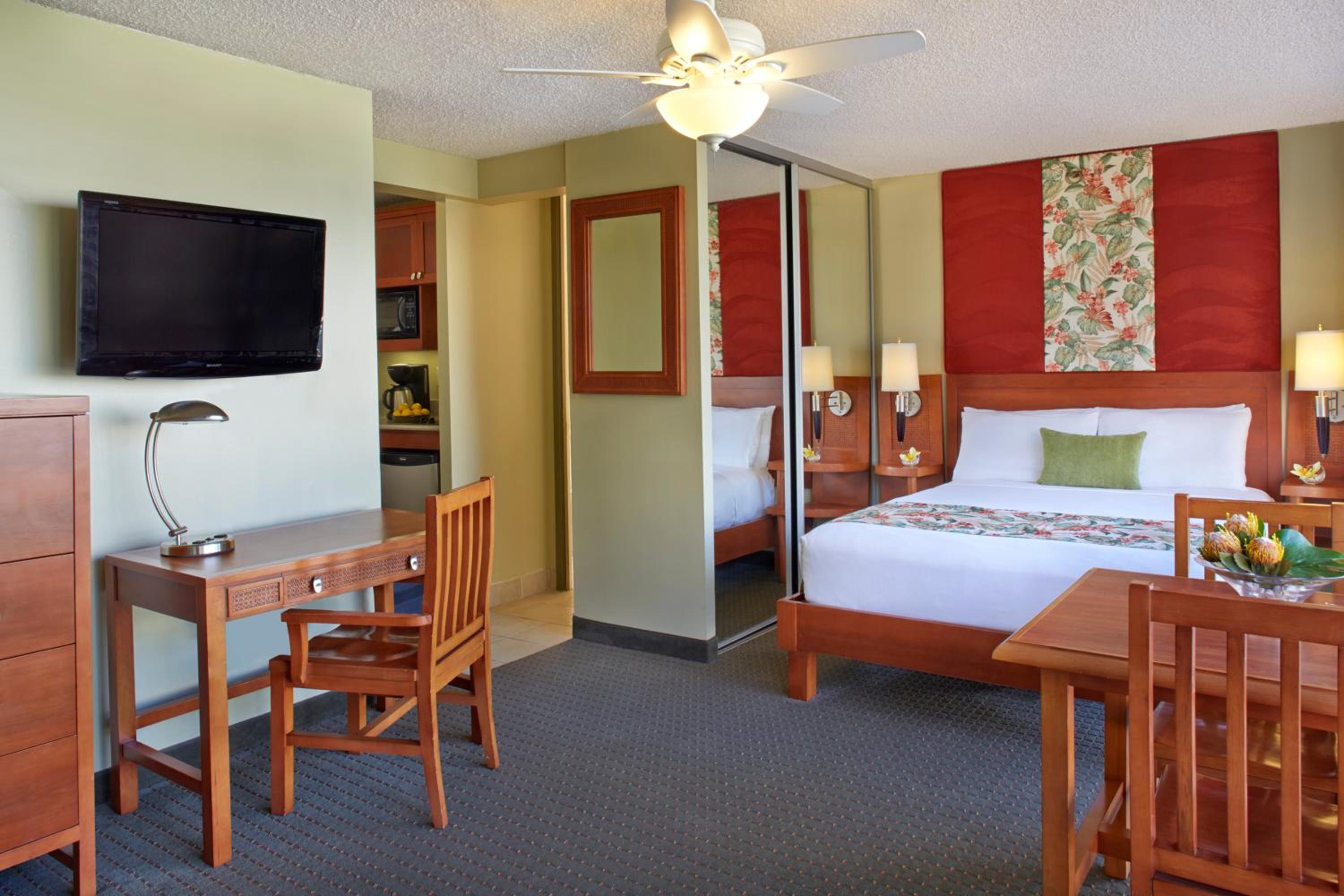 Studio Suite with One Queen Bed