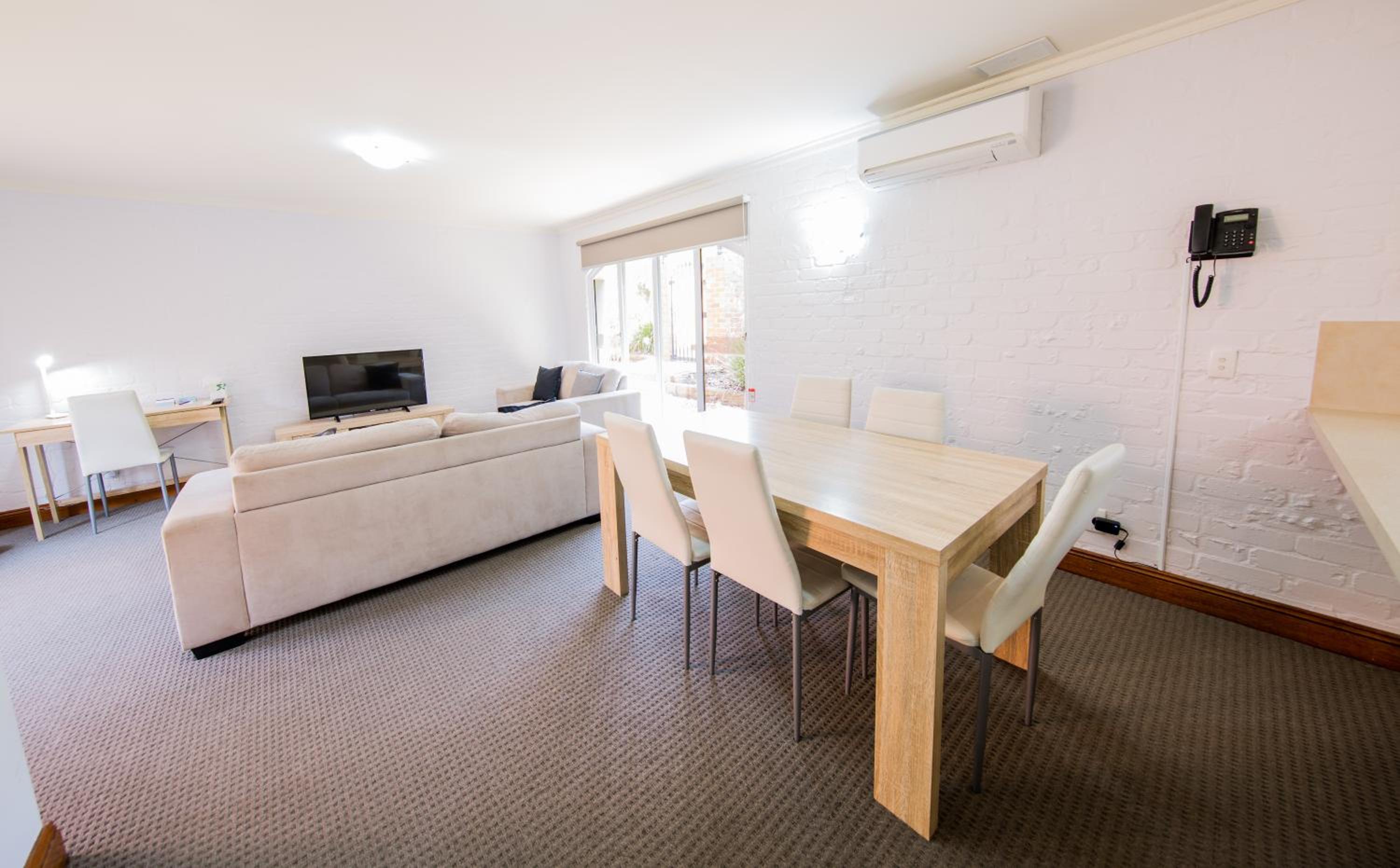 Two-Bedroom Apartment - Photo 2