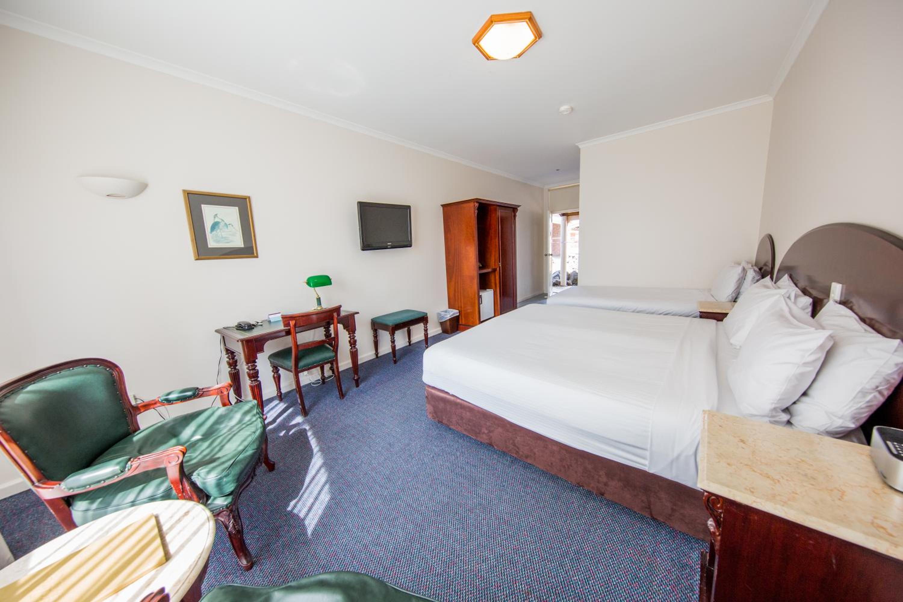 King Courtyard Room - Photo 8
