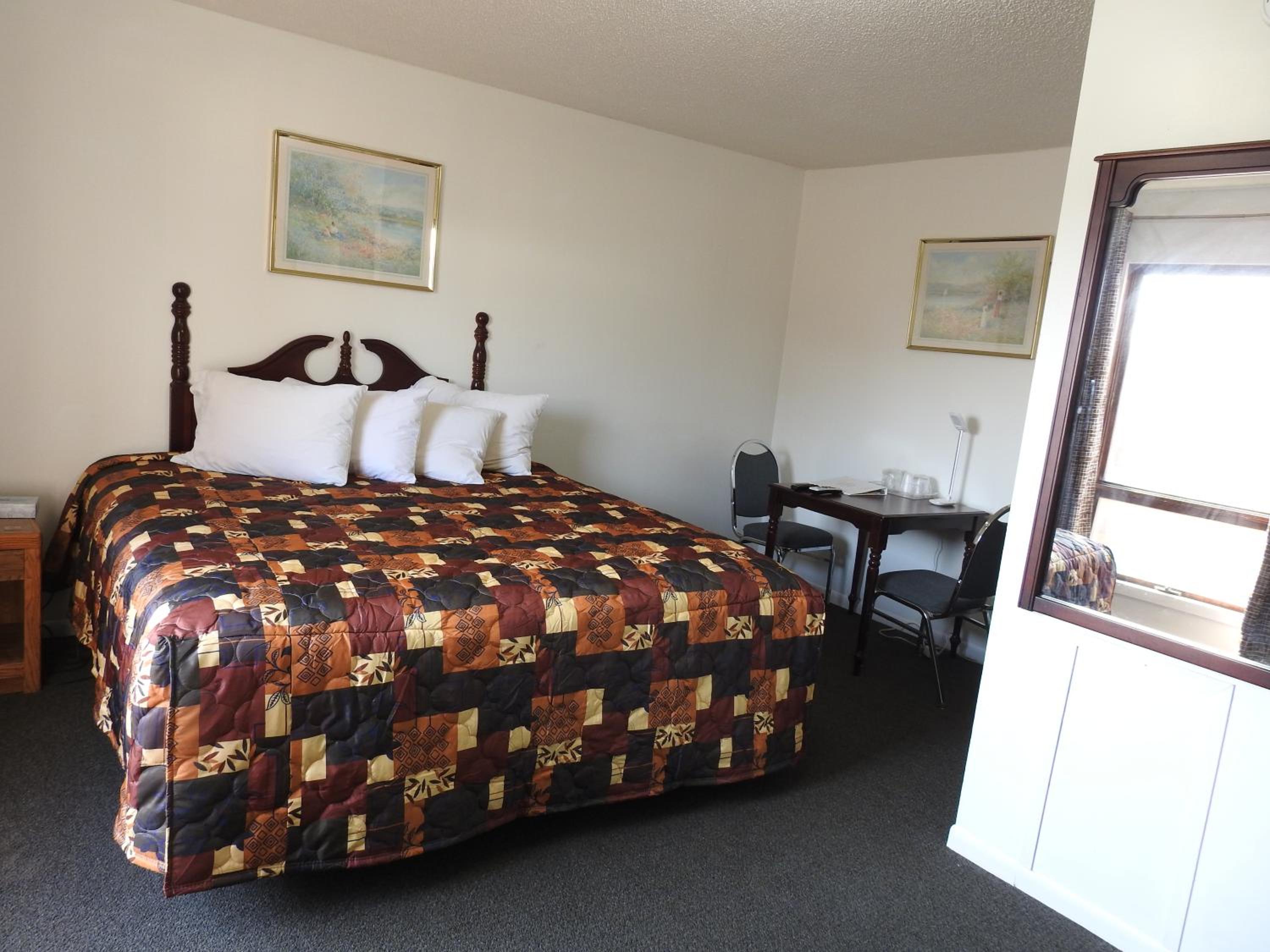 Non-Smoking - King Room photo 1