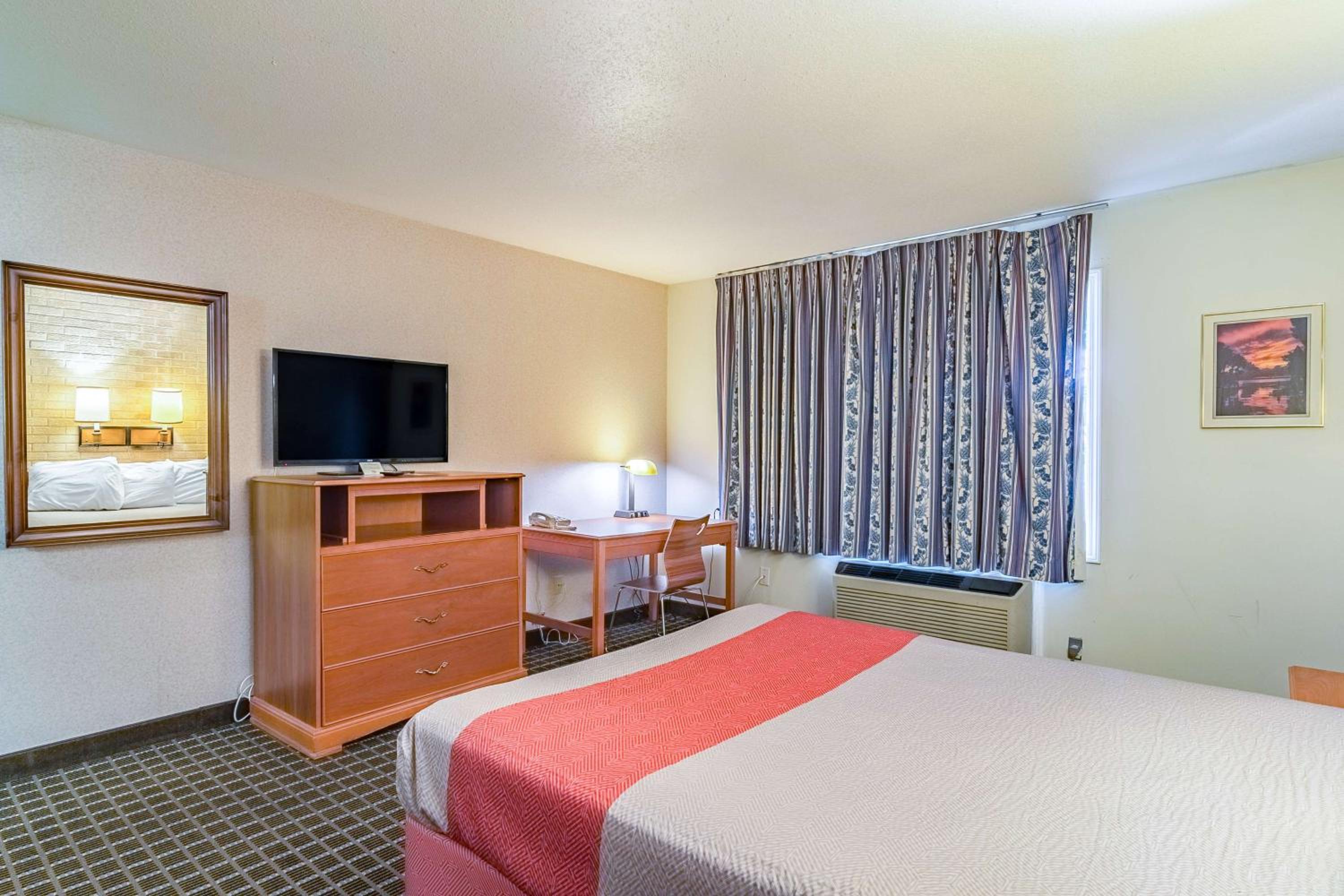 King Room - Disability Access - Photo 8