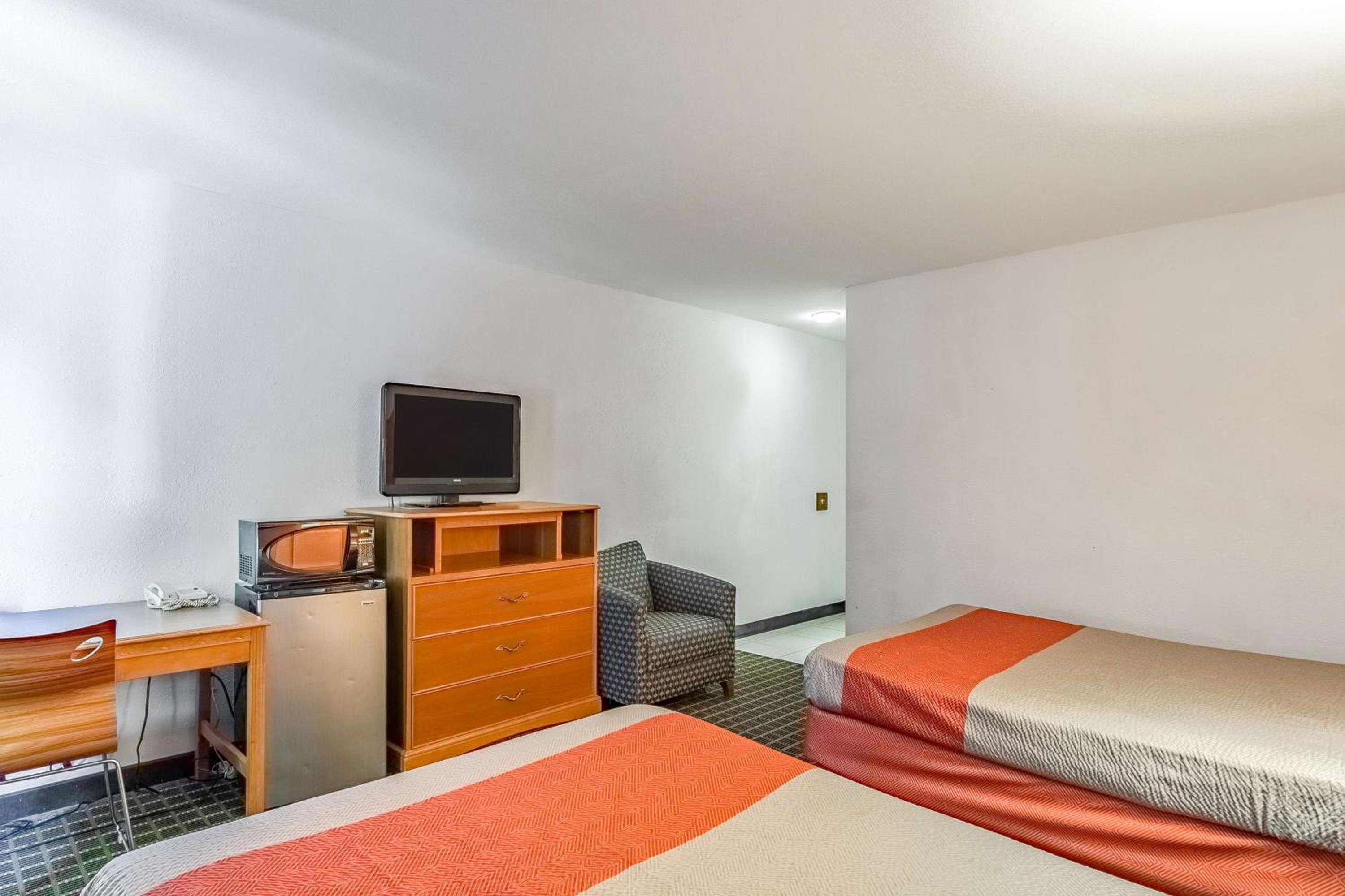 Deluxe Quadruple Room - Non-Smoking - Photo 2
