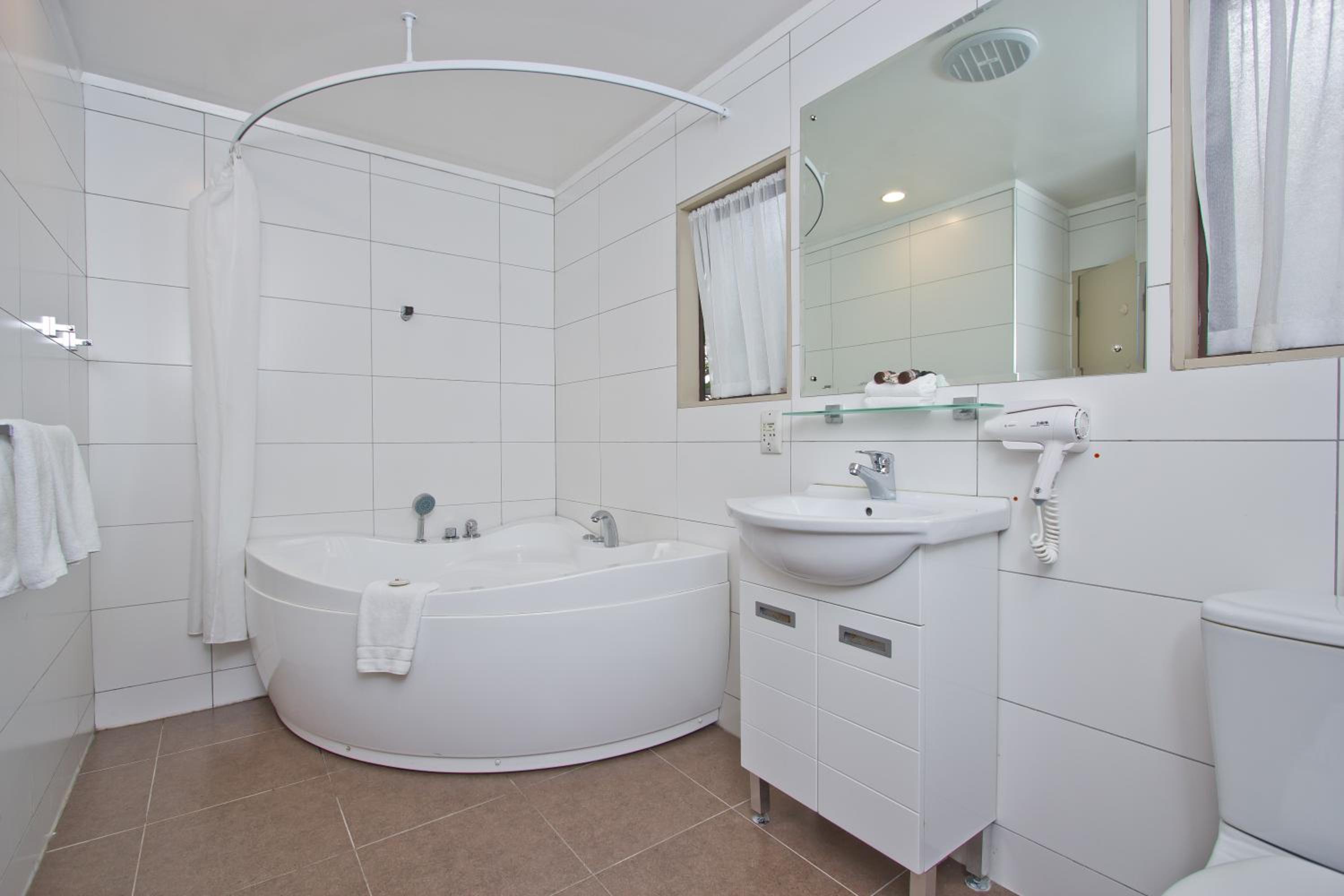 One-Bedroom Family Suite with Spa Bath