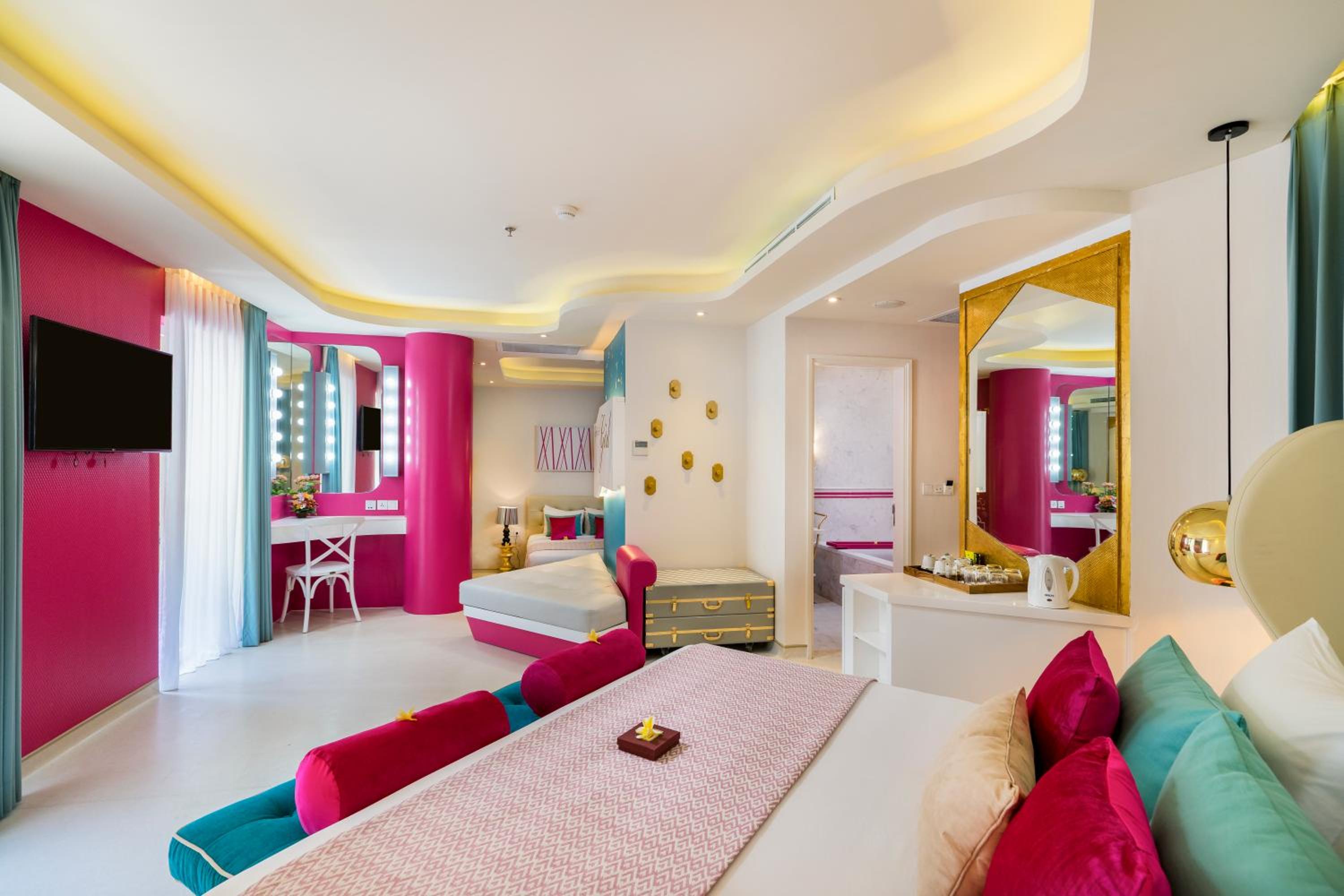 Girls Suite - Photo 1