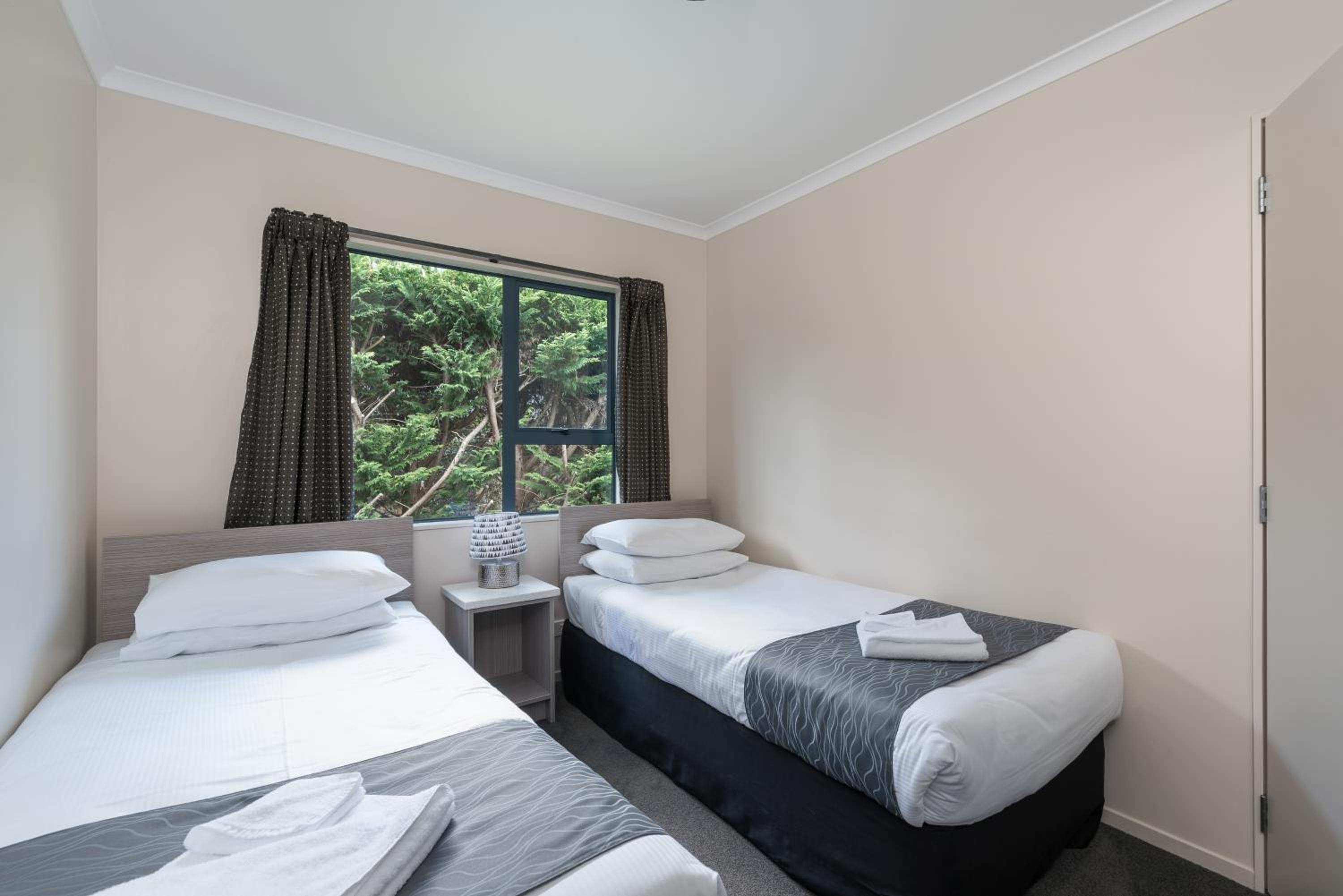 Ground Floor 2Bed unit 3Beds P photo 2