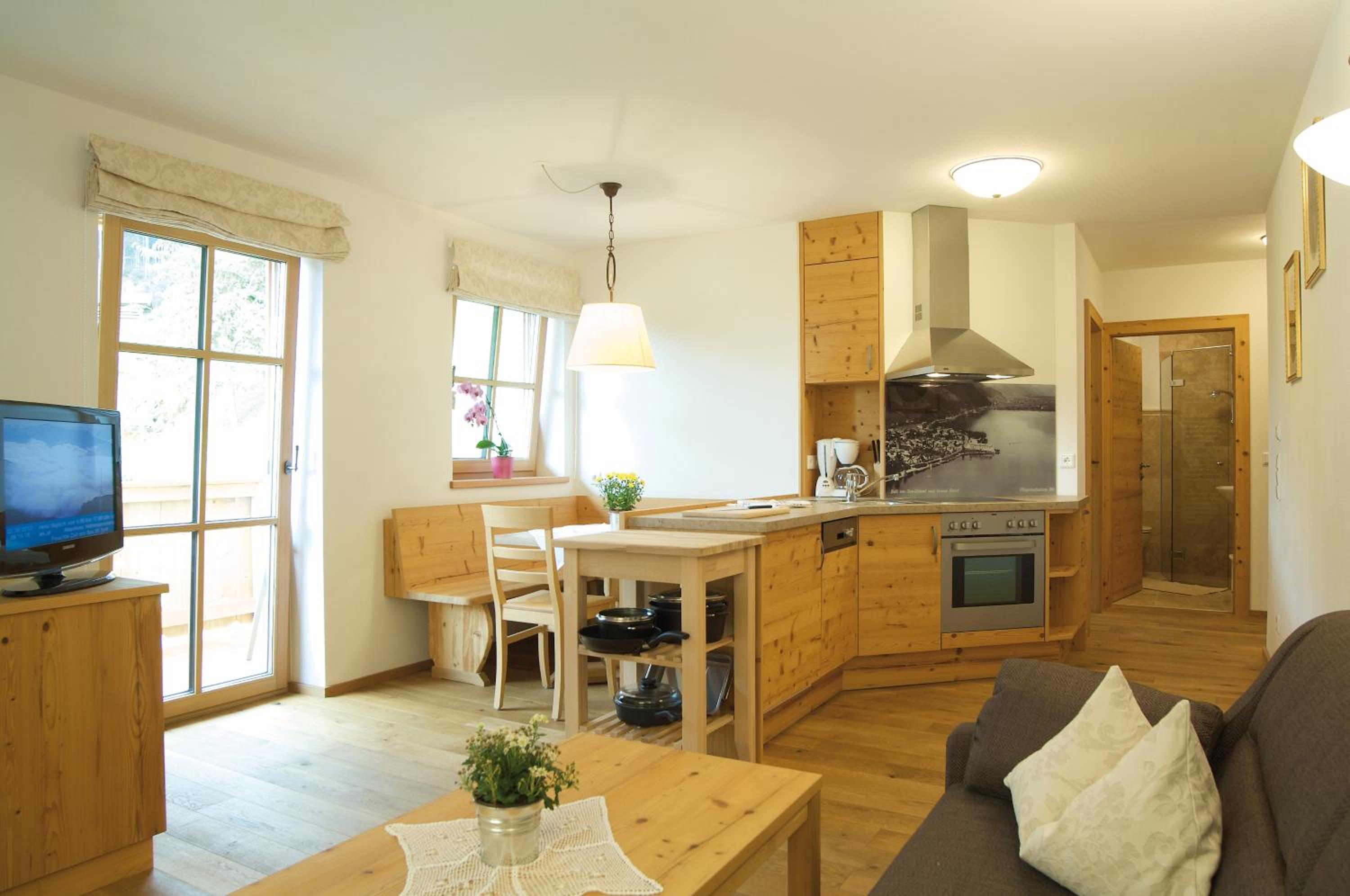 One-Bedroom Apartment with Balcony and Lake View photo 1