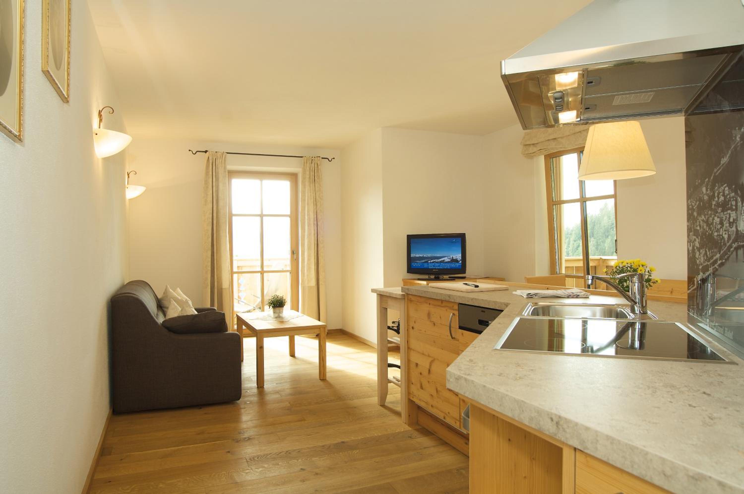 One-Bedroom Apartment with Balcony and Lake View photo 2