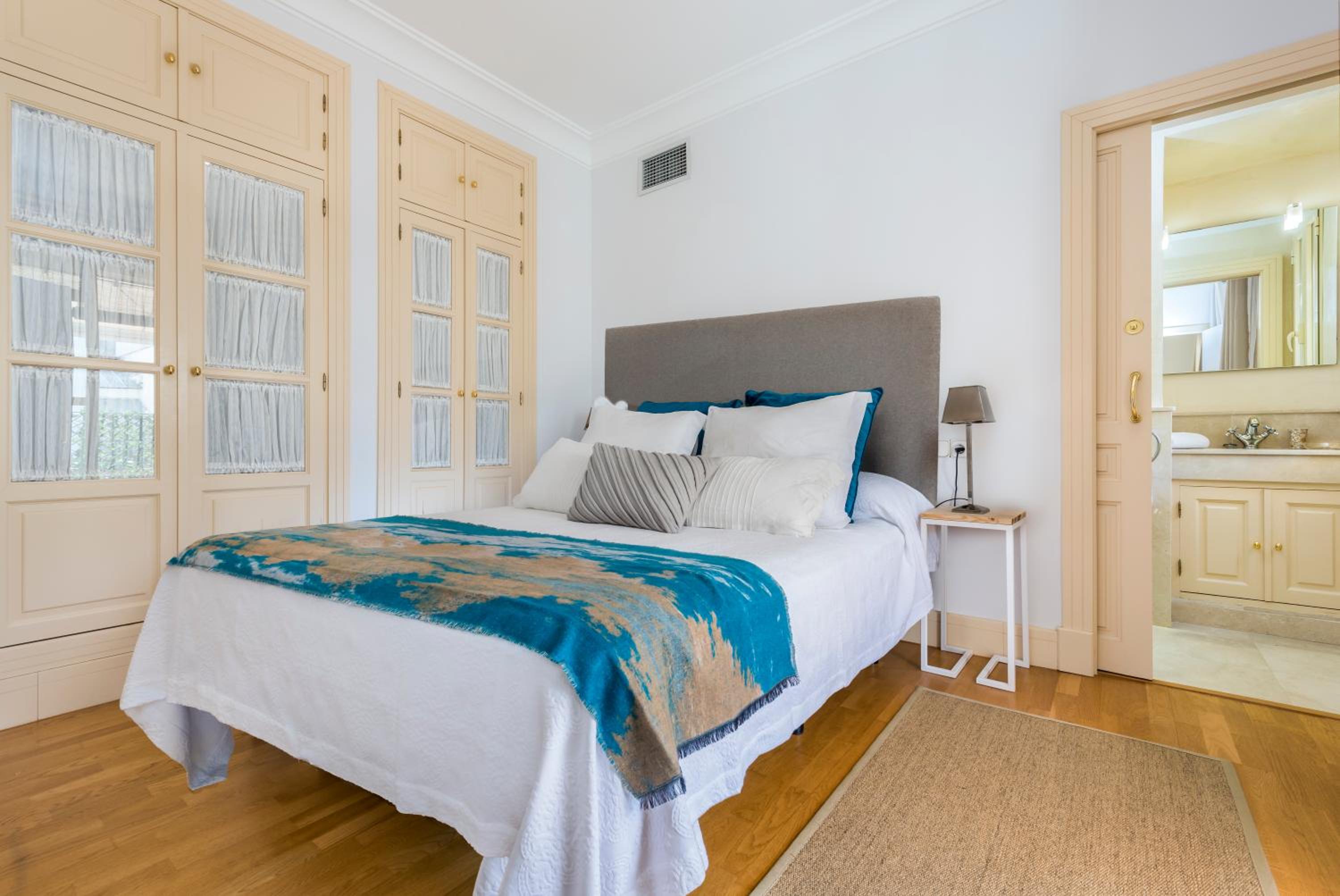 1 bedroom Apartment with terrace & solarium