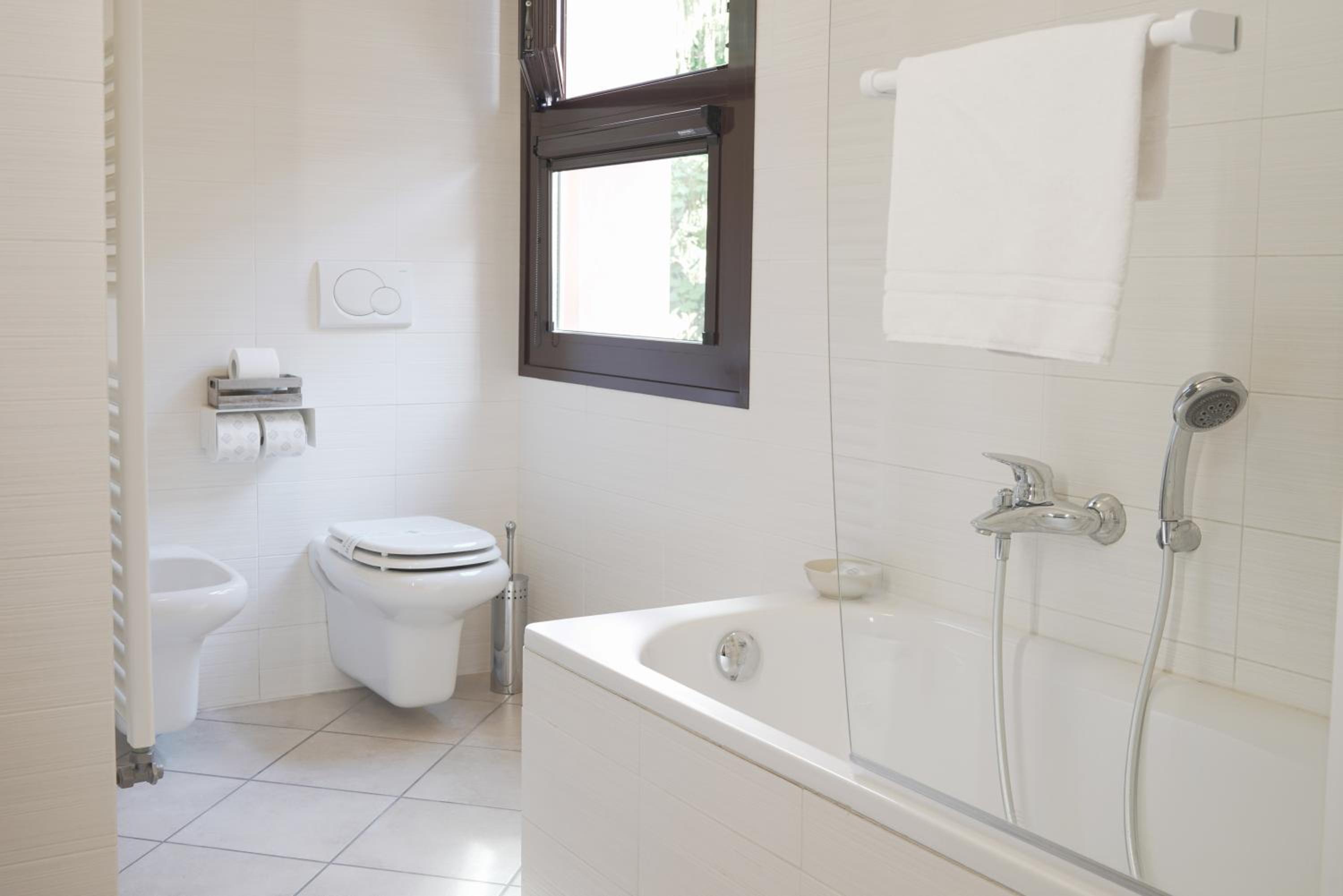 Double Room with Balcony - Photo 4