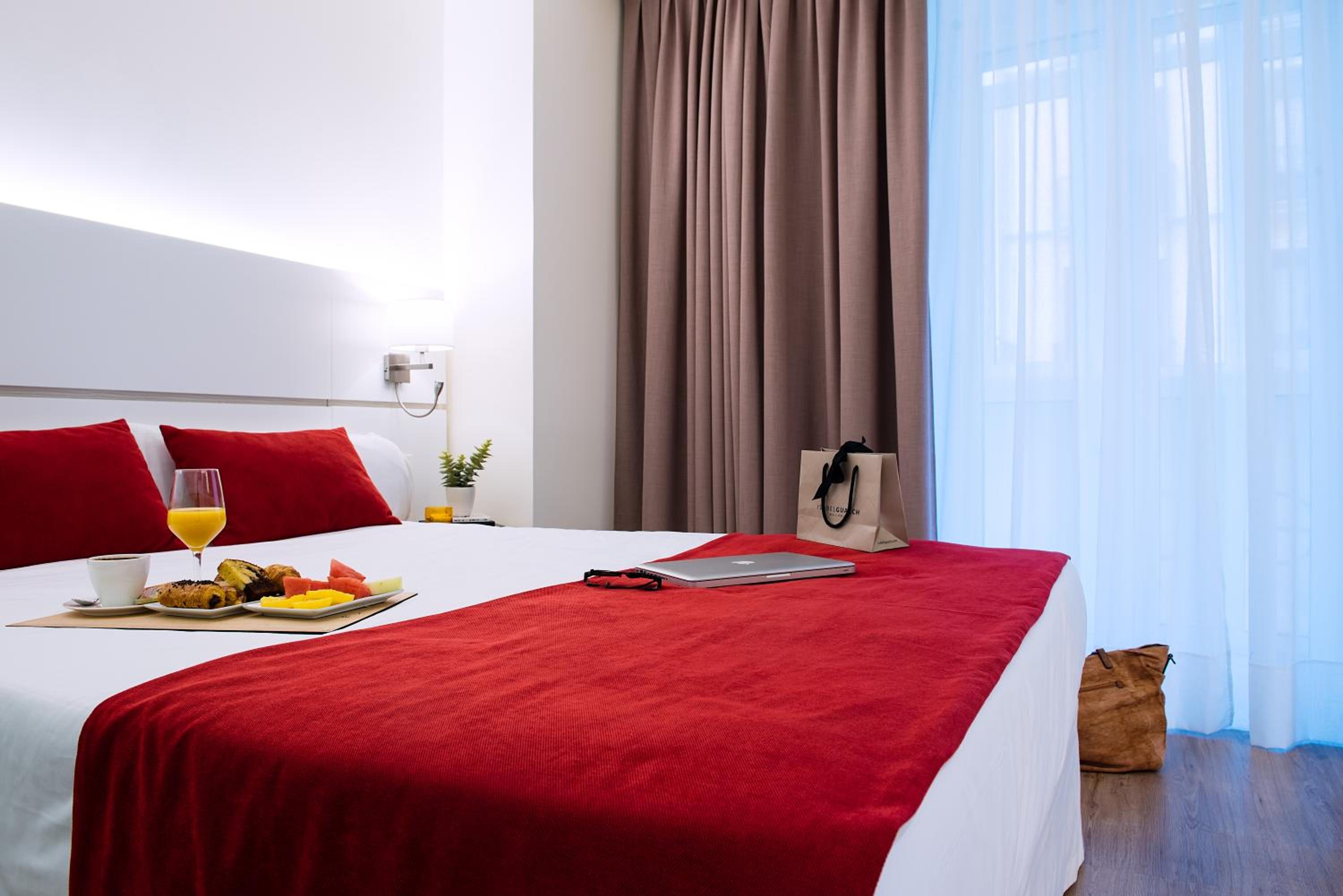 Double or Twin Room with Old Town View - Photo 2