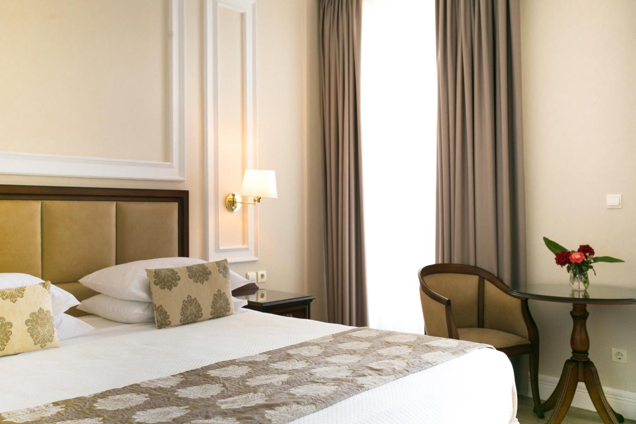 Deluxe Double Room with Sea View - Photo 5