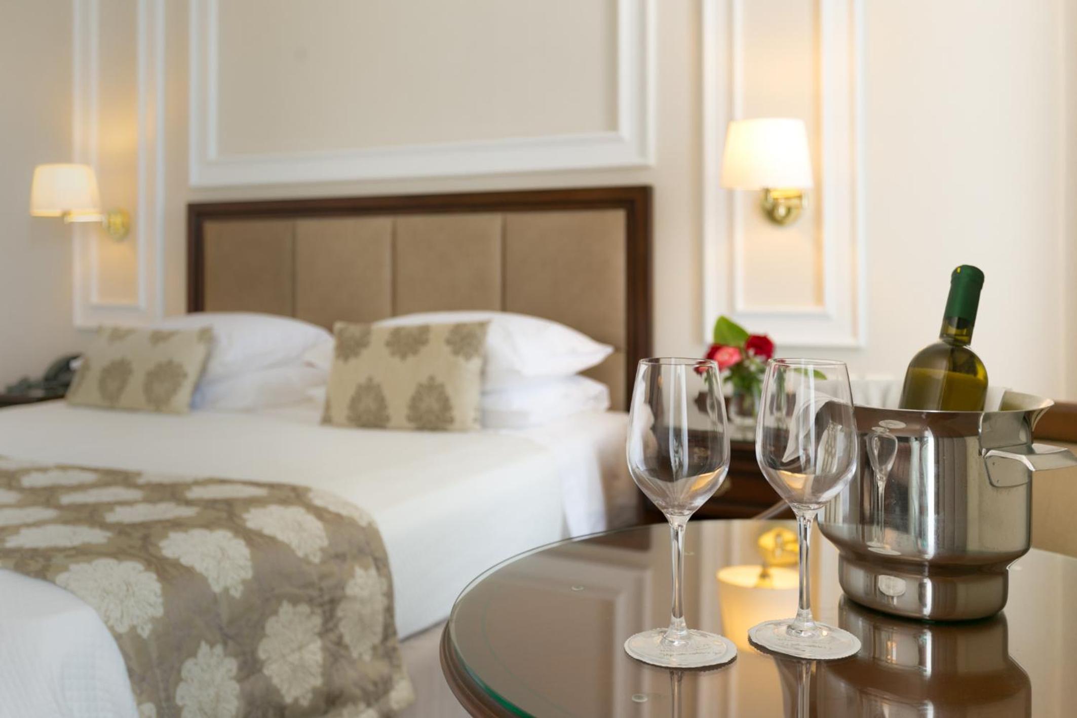 Deluxe Double Room with Sea View - Photo 3