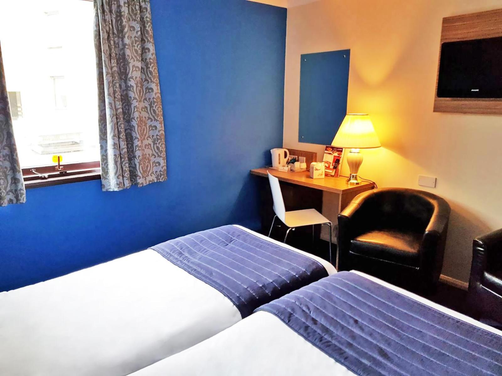 Twin Room - Photo 2