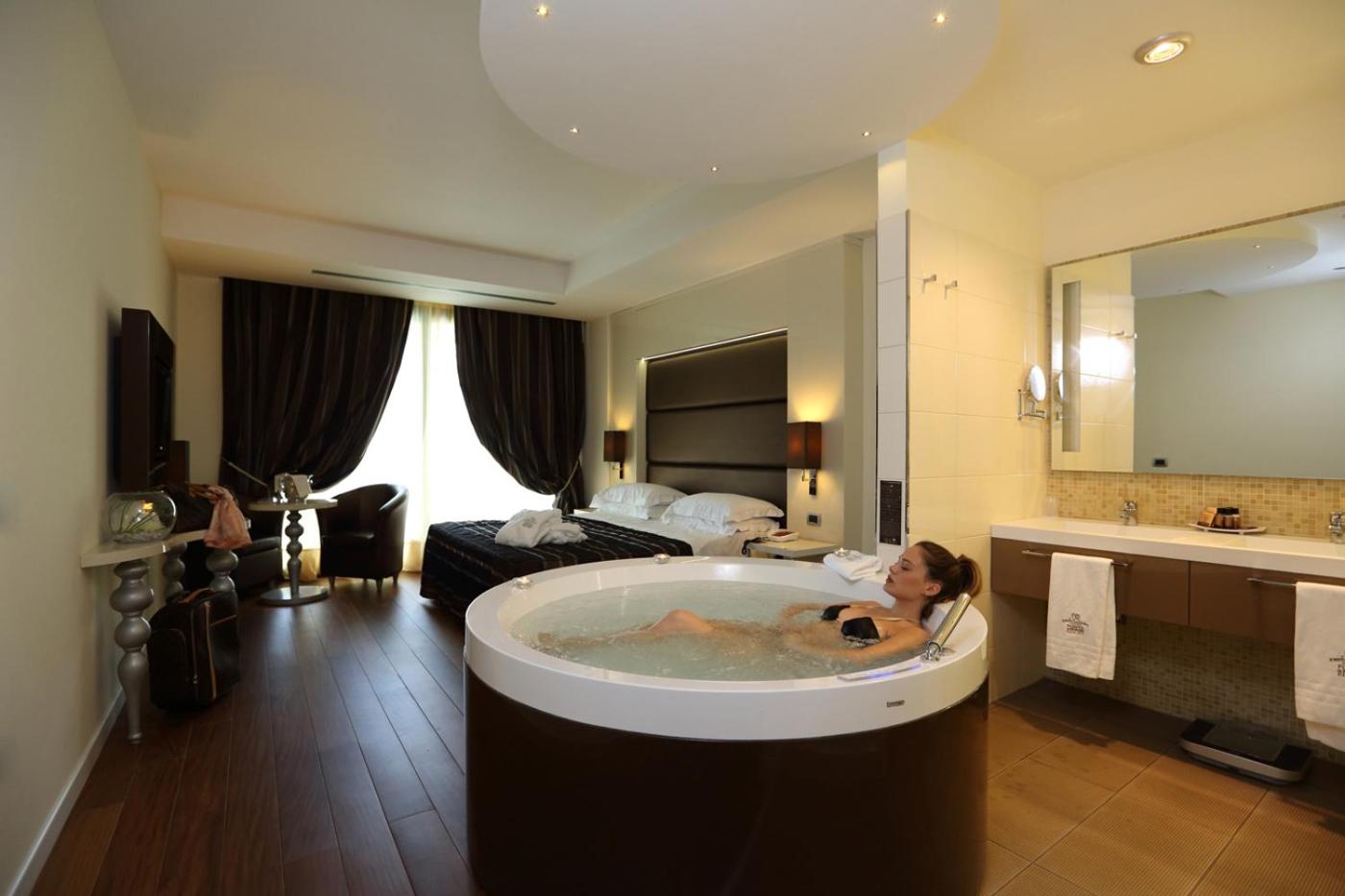 Suite - Photo 1