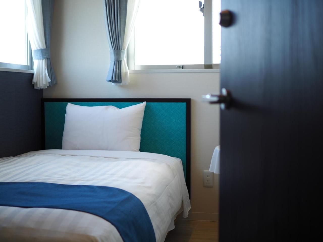 Single Room with Shared Bathroom photo 2