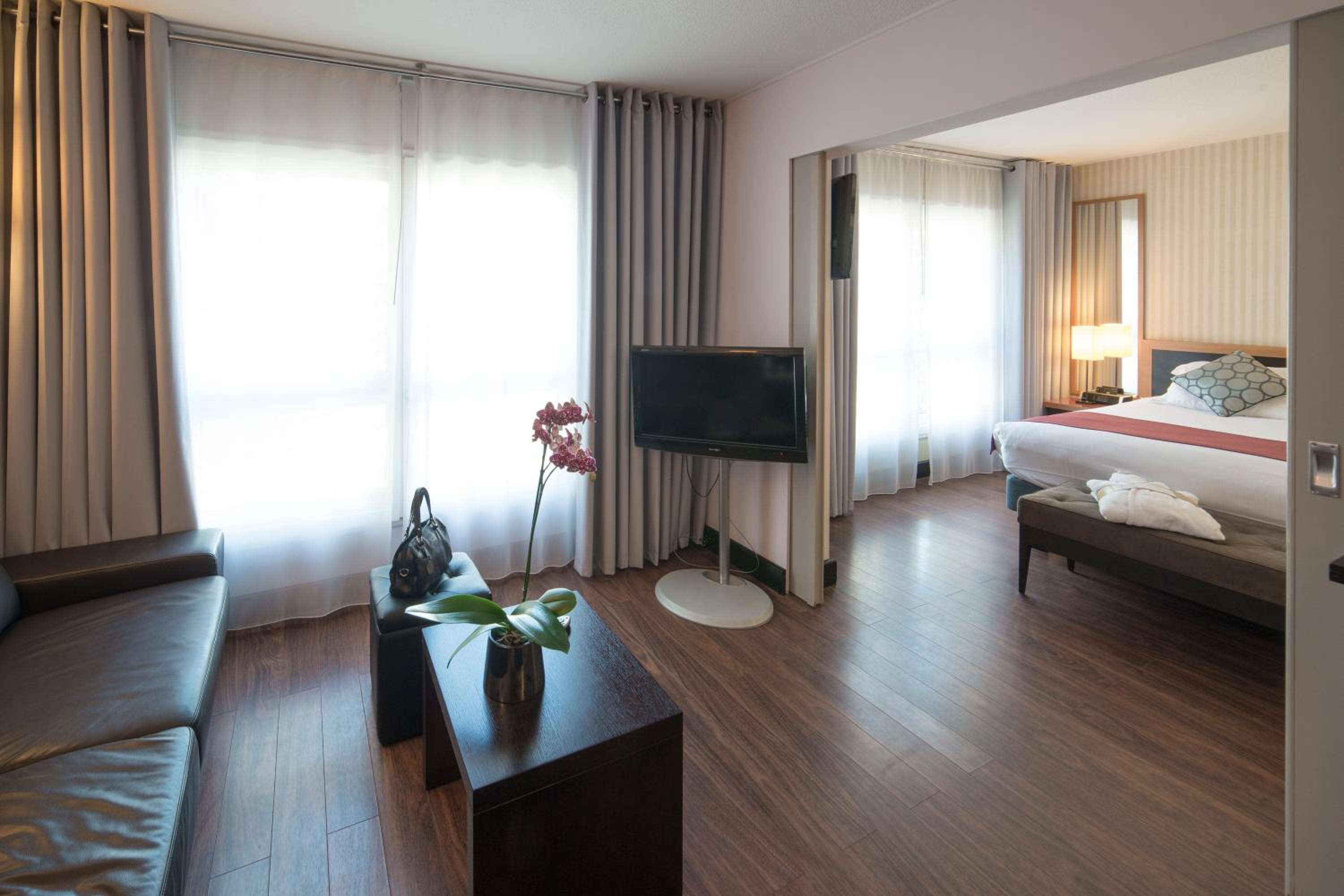 Privilege Suite with 1 Double Bed and Sofa - Â Non Smoking - Photo 1