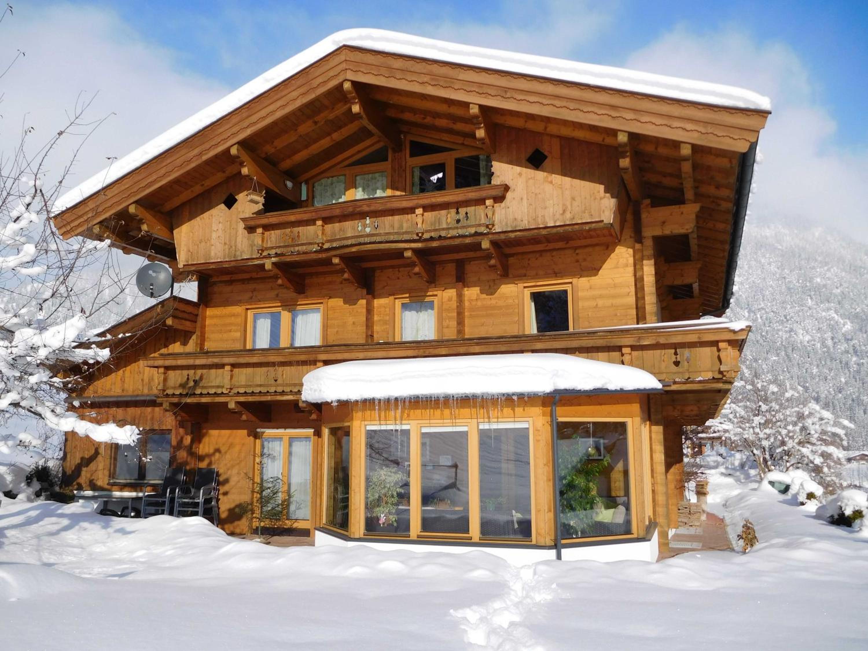 Apartment with Balcony - Photo 8