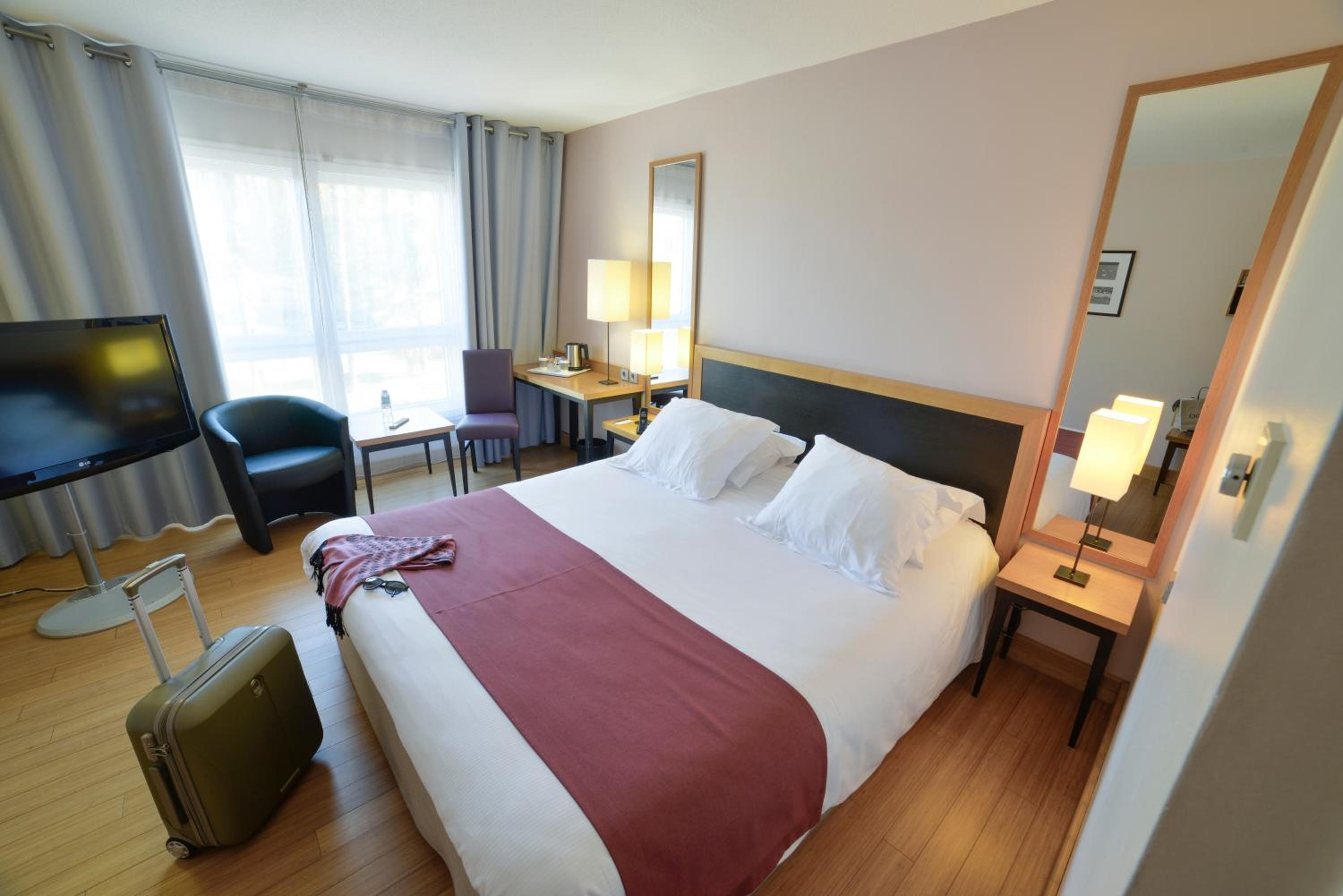 Standard Non Smoking Room with 1 double bed - Photo 1