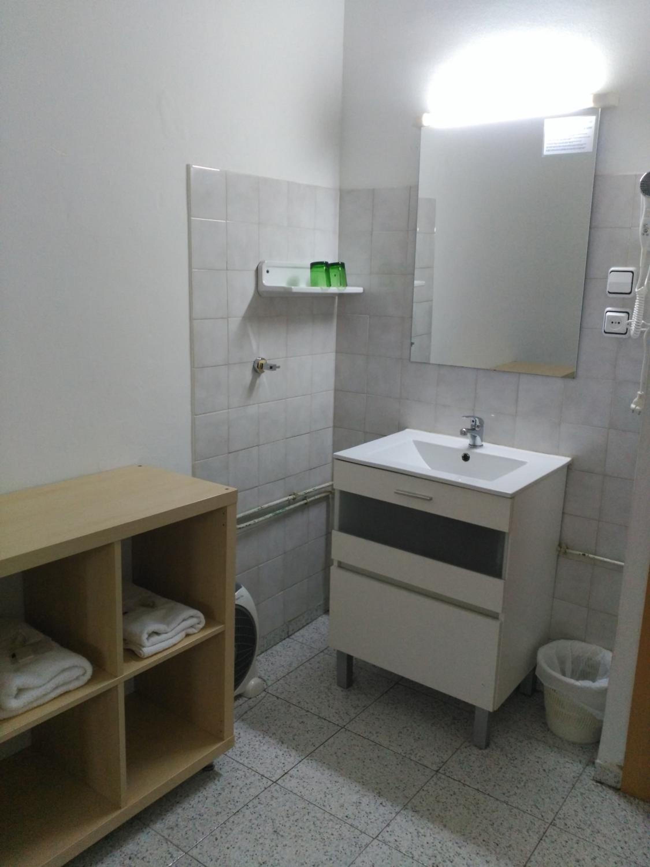 Economy Double Room with Shared Bathroom photo 2
