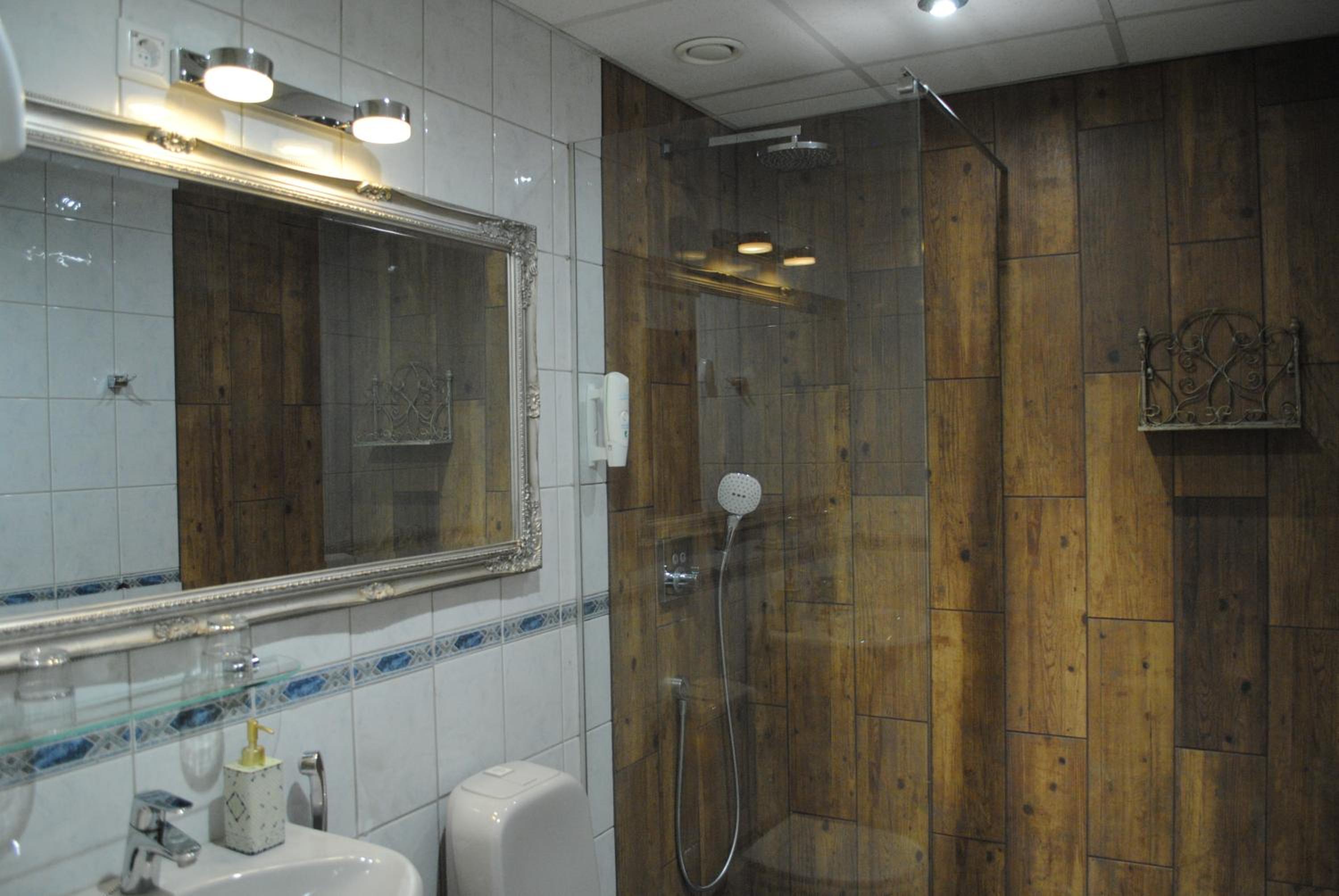 Double or Twin Room - Photo 17
