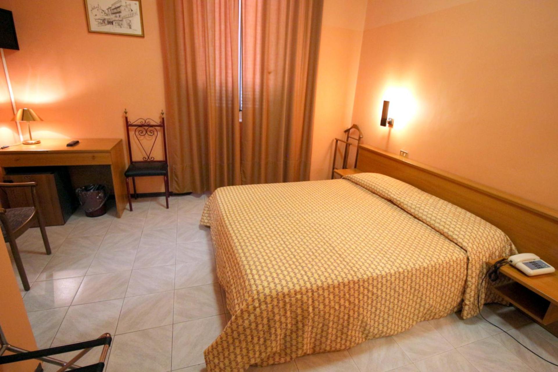 Standard Double Room - Photo 25
