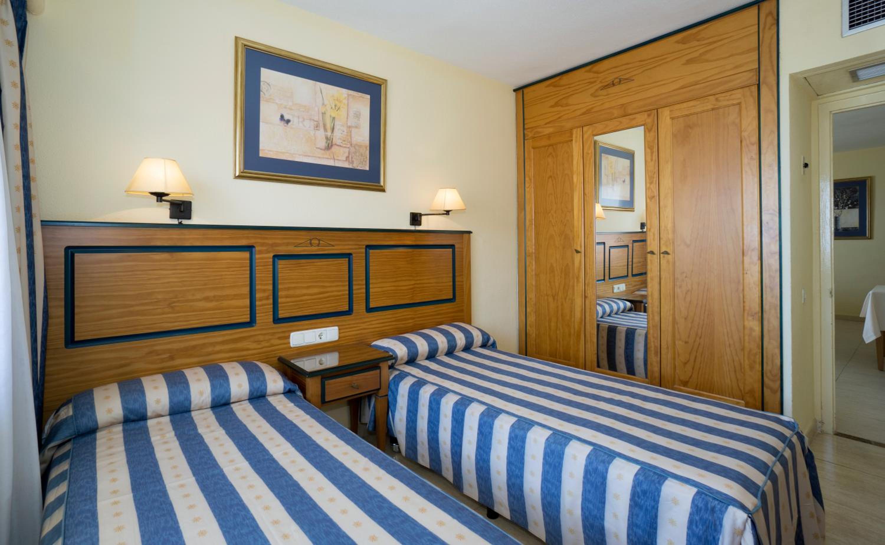 Apartamento de Dos Habitaciones con Vista al Mar (2-6 adultos)
