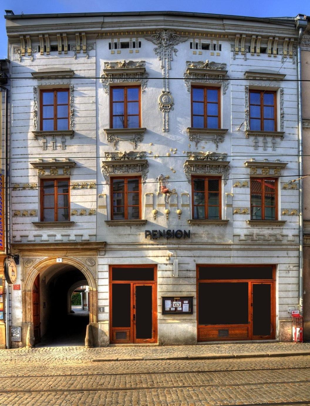 Studio (2 Adults)