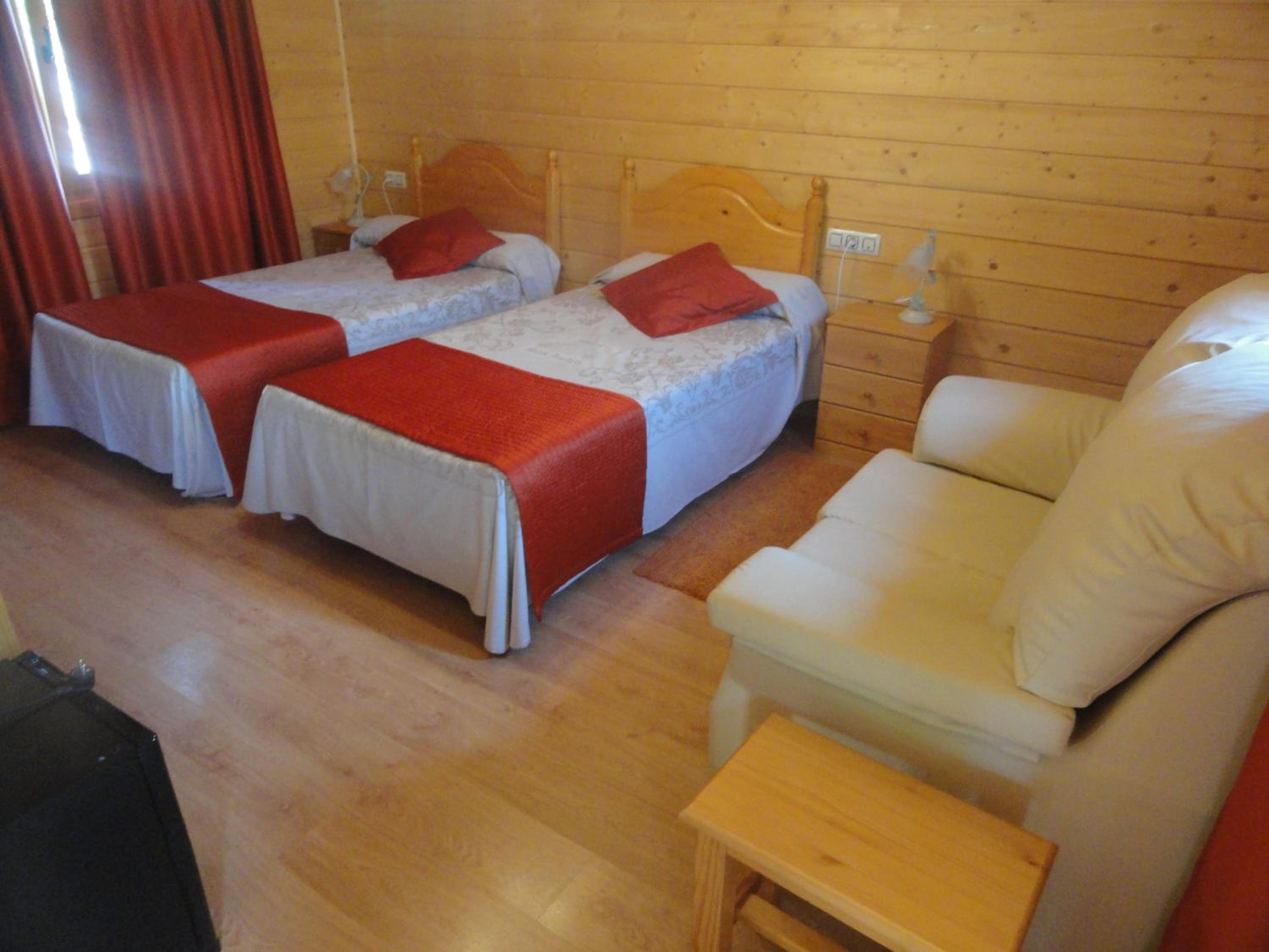 Twin Room - Photo 6