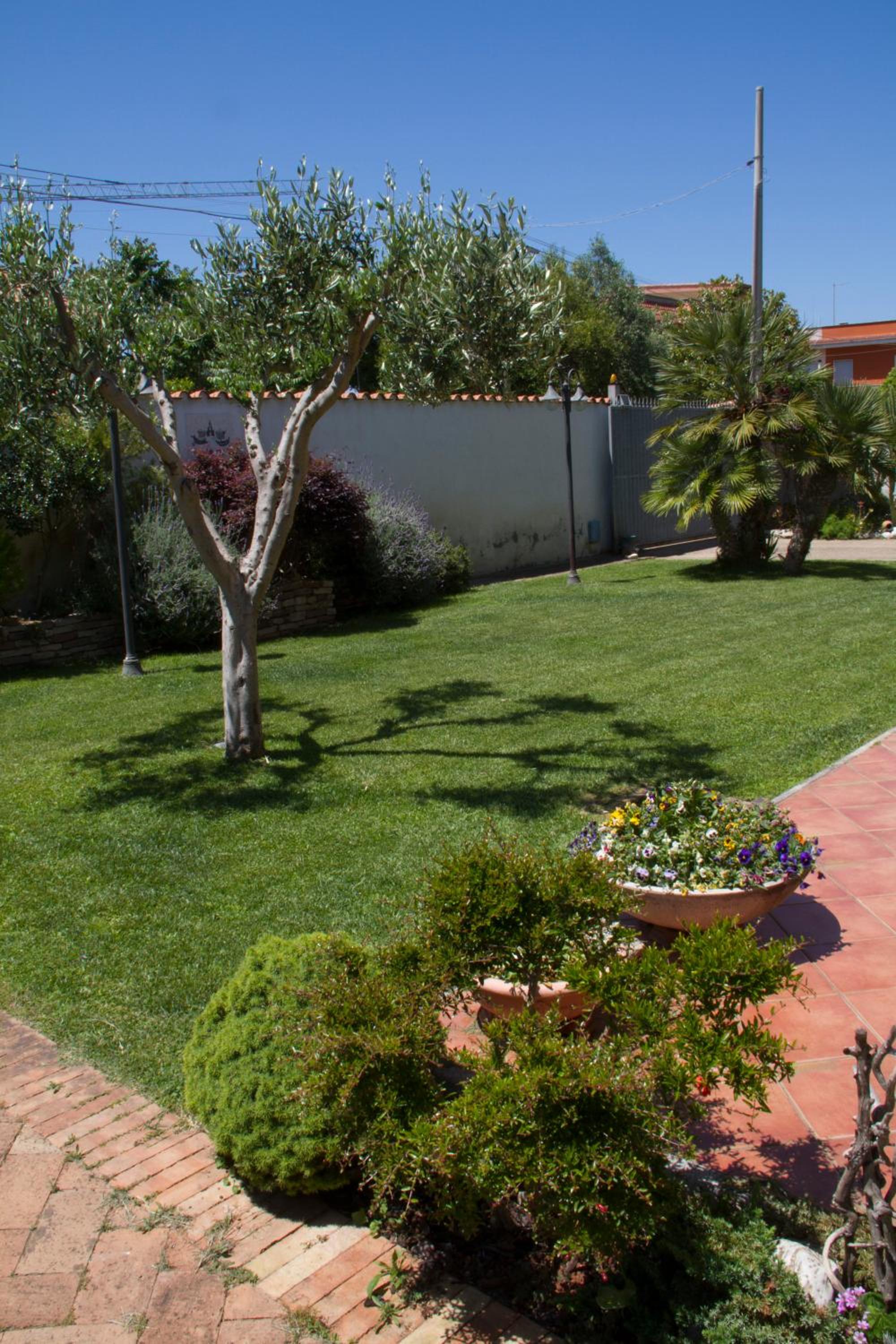 Suite with Garden View - Photo 27