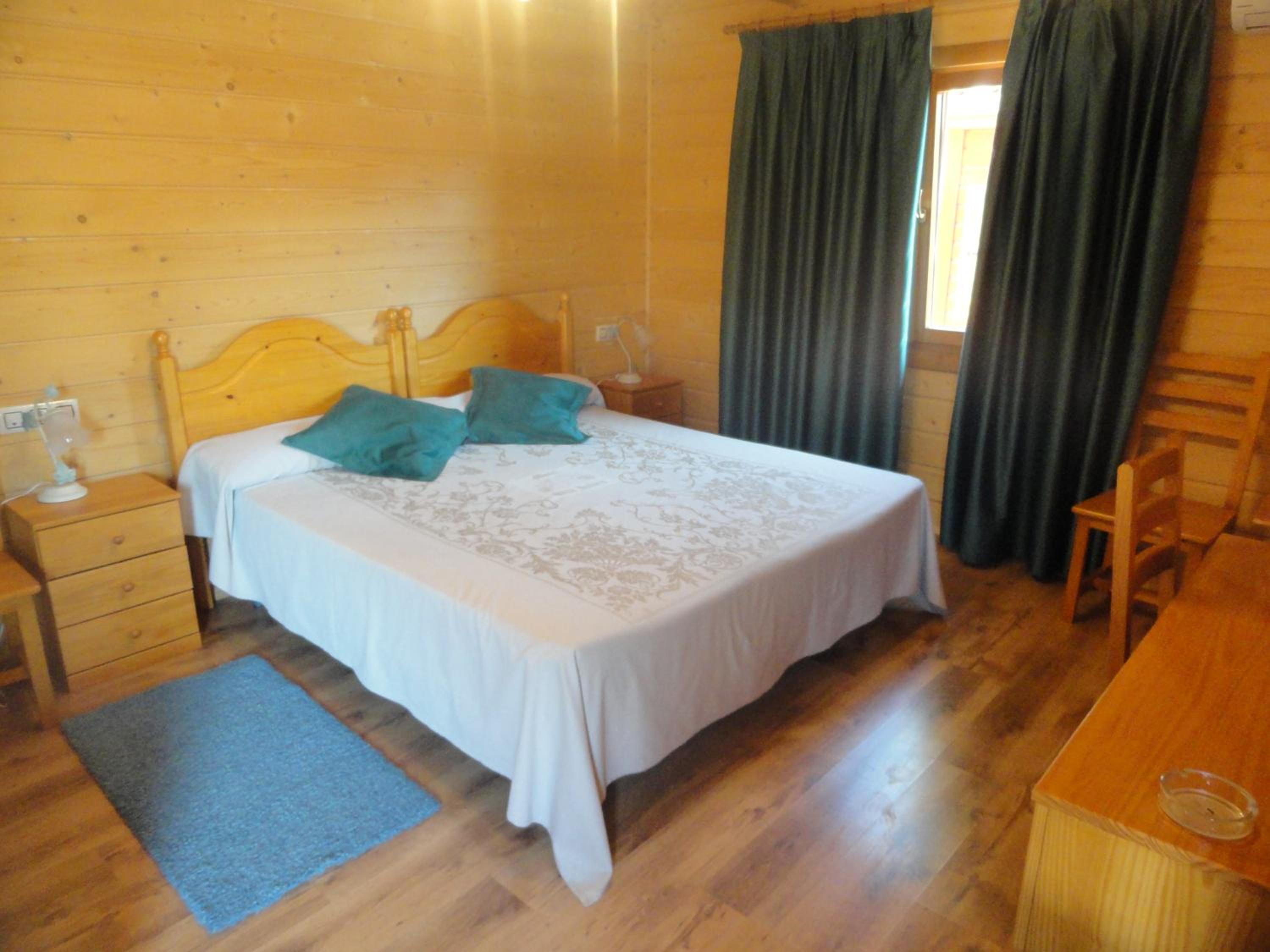 Twin Room - Photo 3