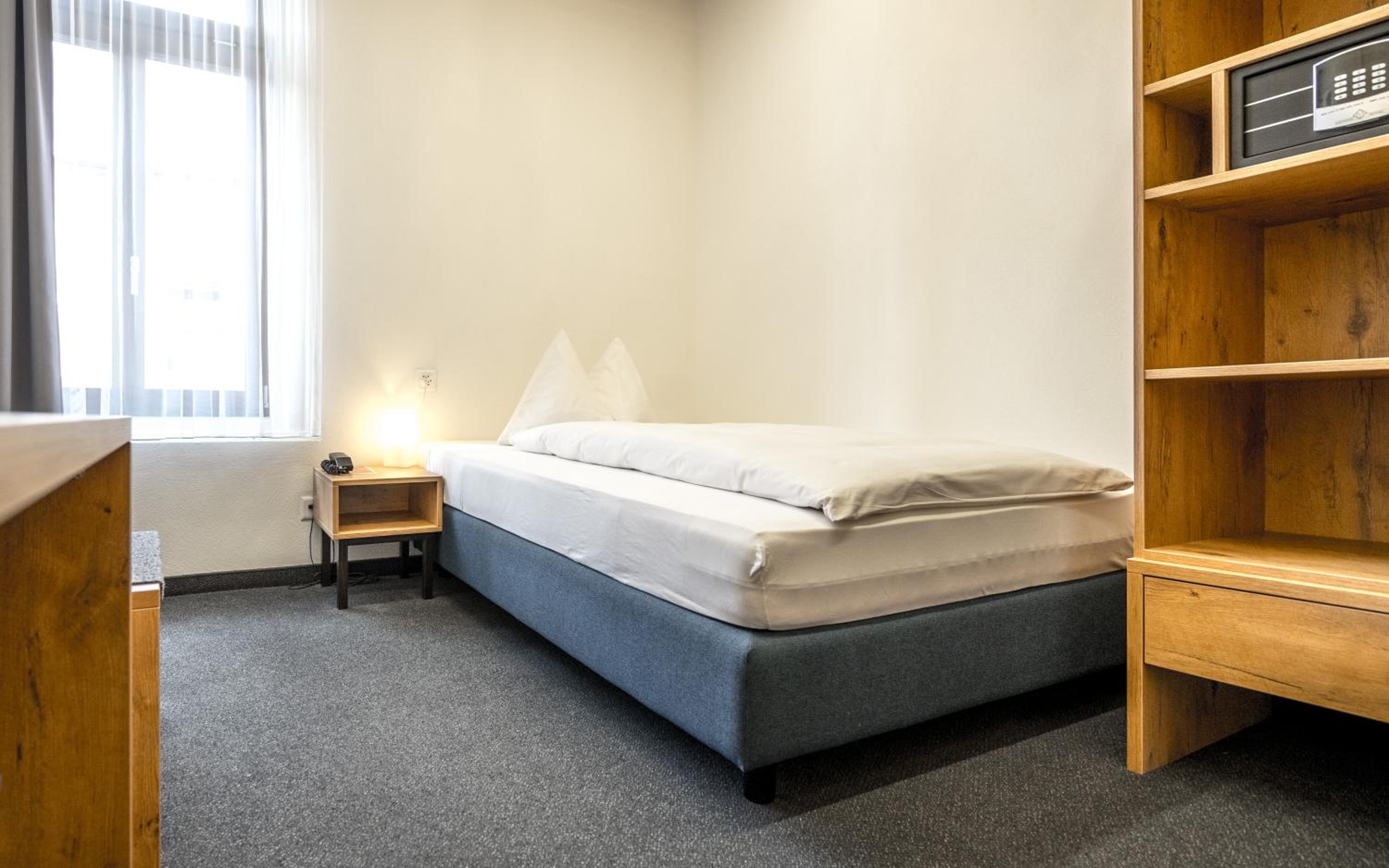 Single Room with French Bed
