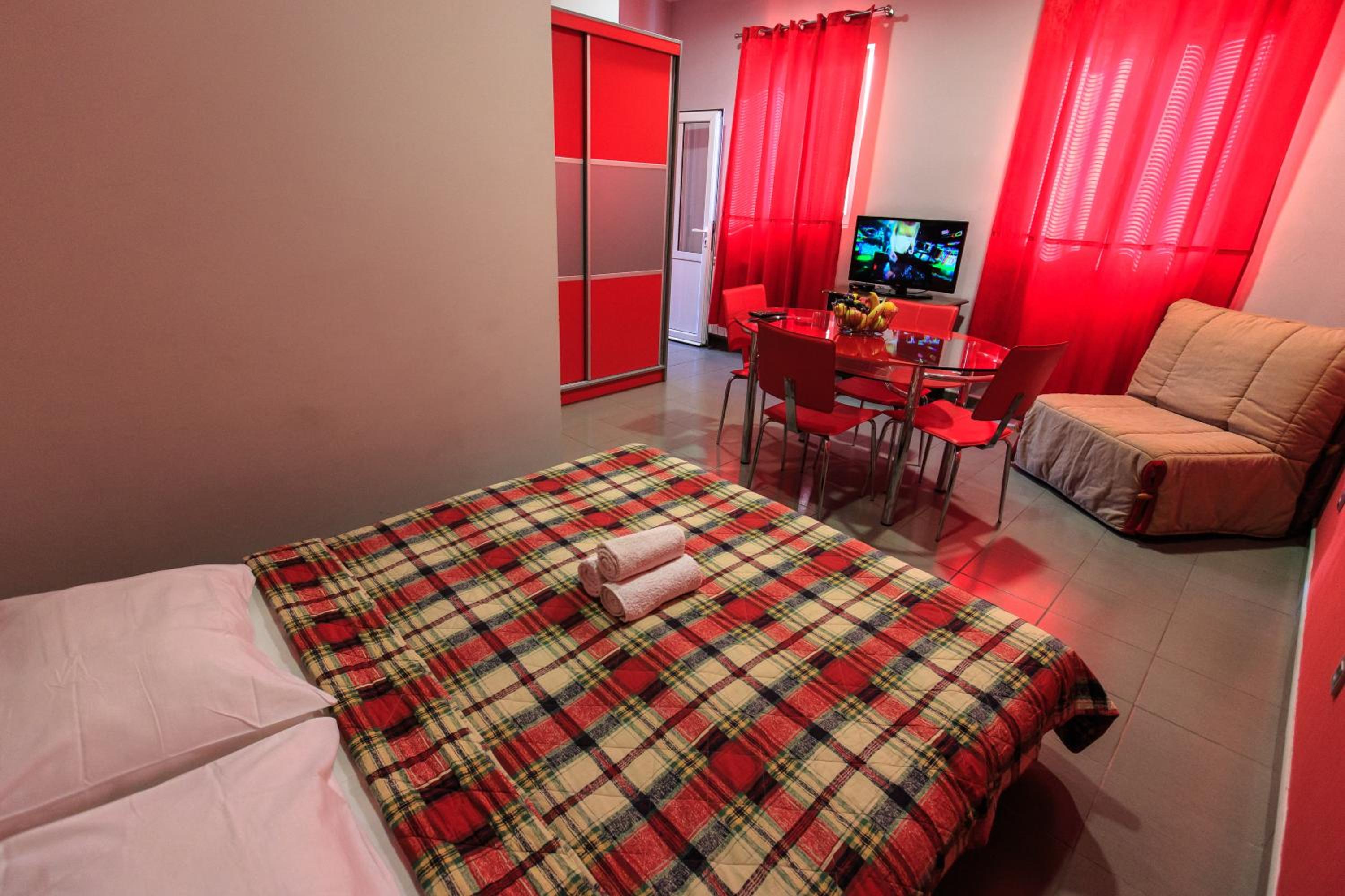 Studio Apartment photo 1