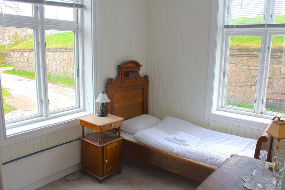 Single Room with Shared Bathroom photo 3