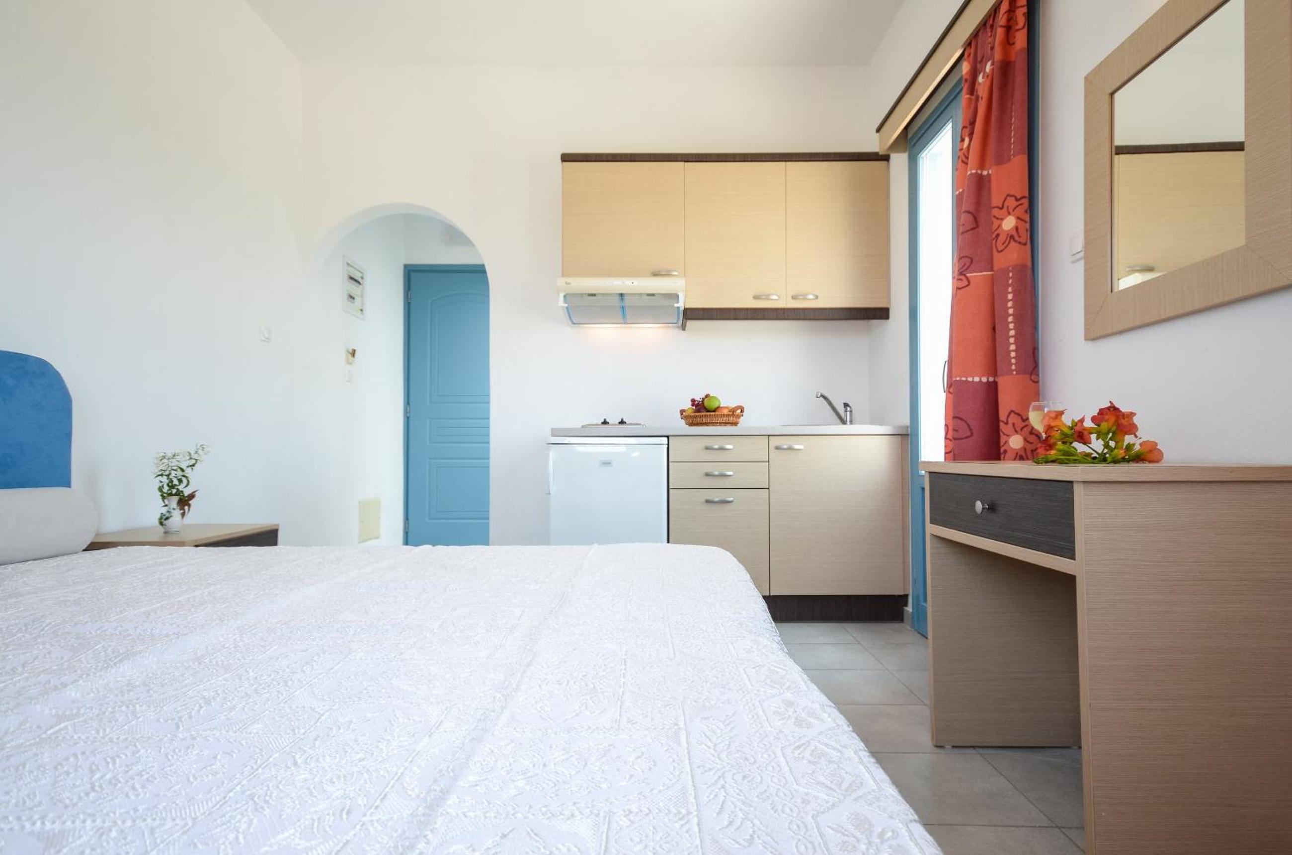 Studio Apartment With Sea View - First Floor 