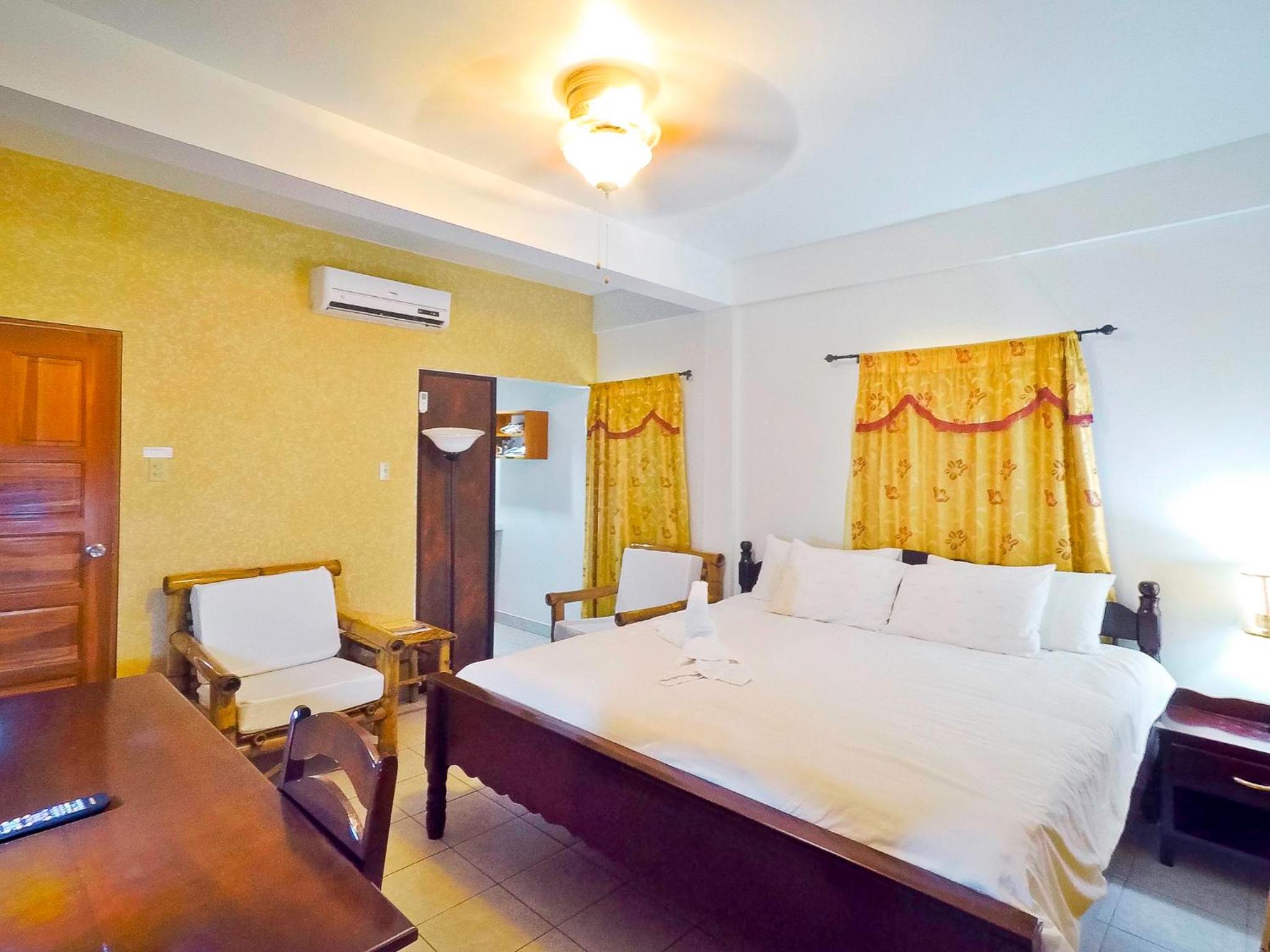 Deluxe King Room photo 2