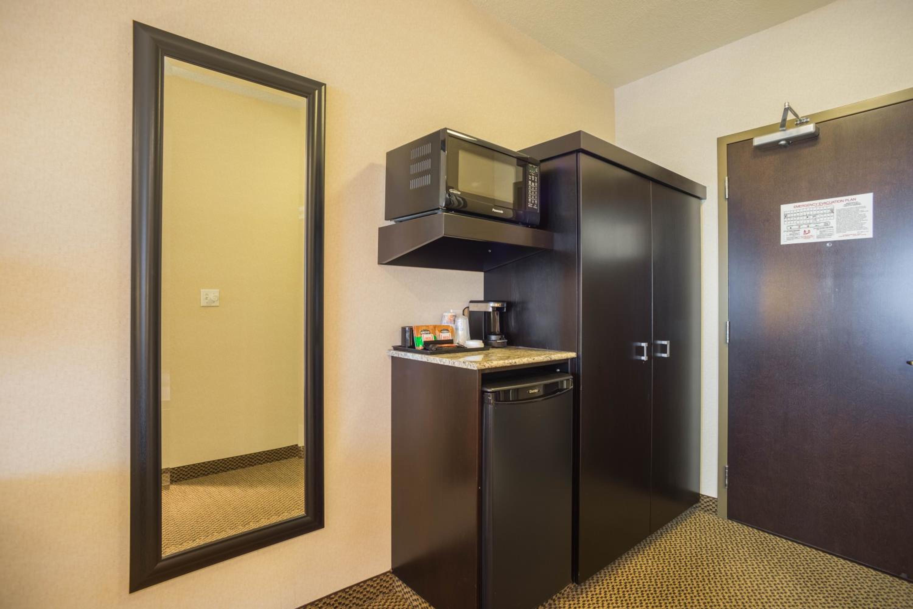 One-Bedroom Suite - Non-Smoking photo 2