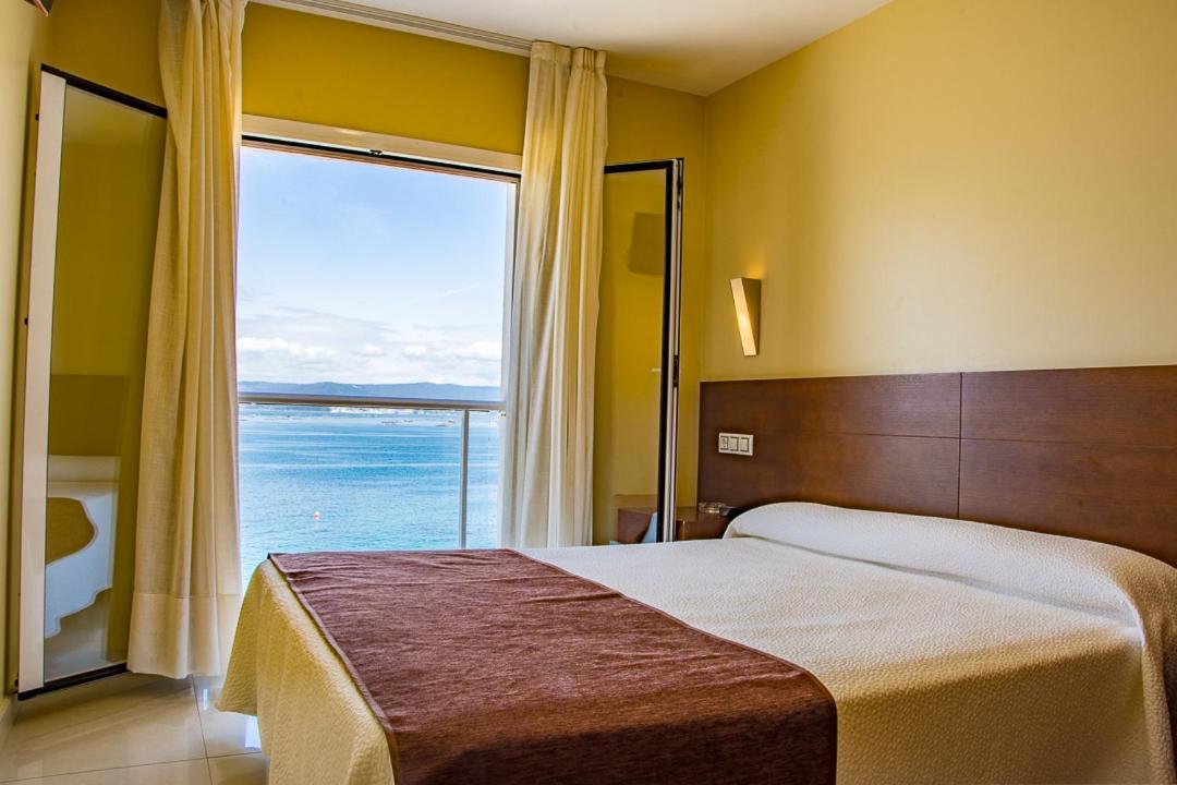 Double Room with Extra Bed with Sea View - Photo 1