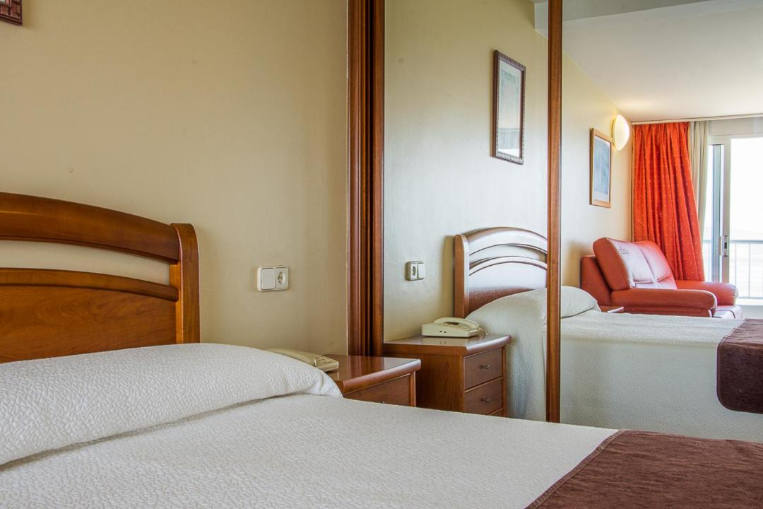 Double Room with Extra Bed without sea view (2 Adults + 1 Child) - Photo 1