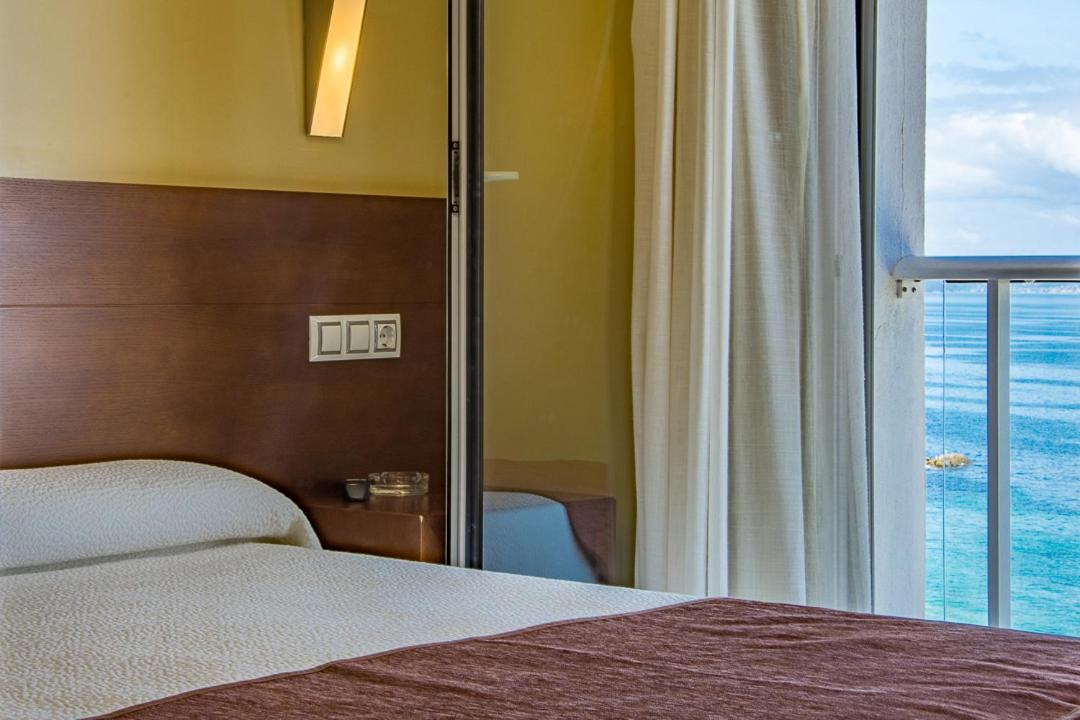Double Room with Extra Bed with Sea View - Photo 12