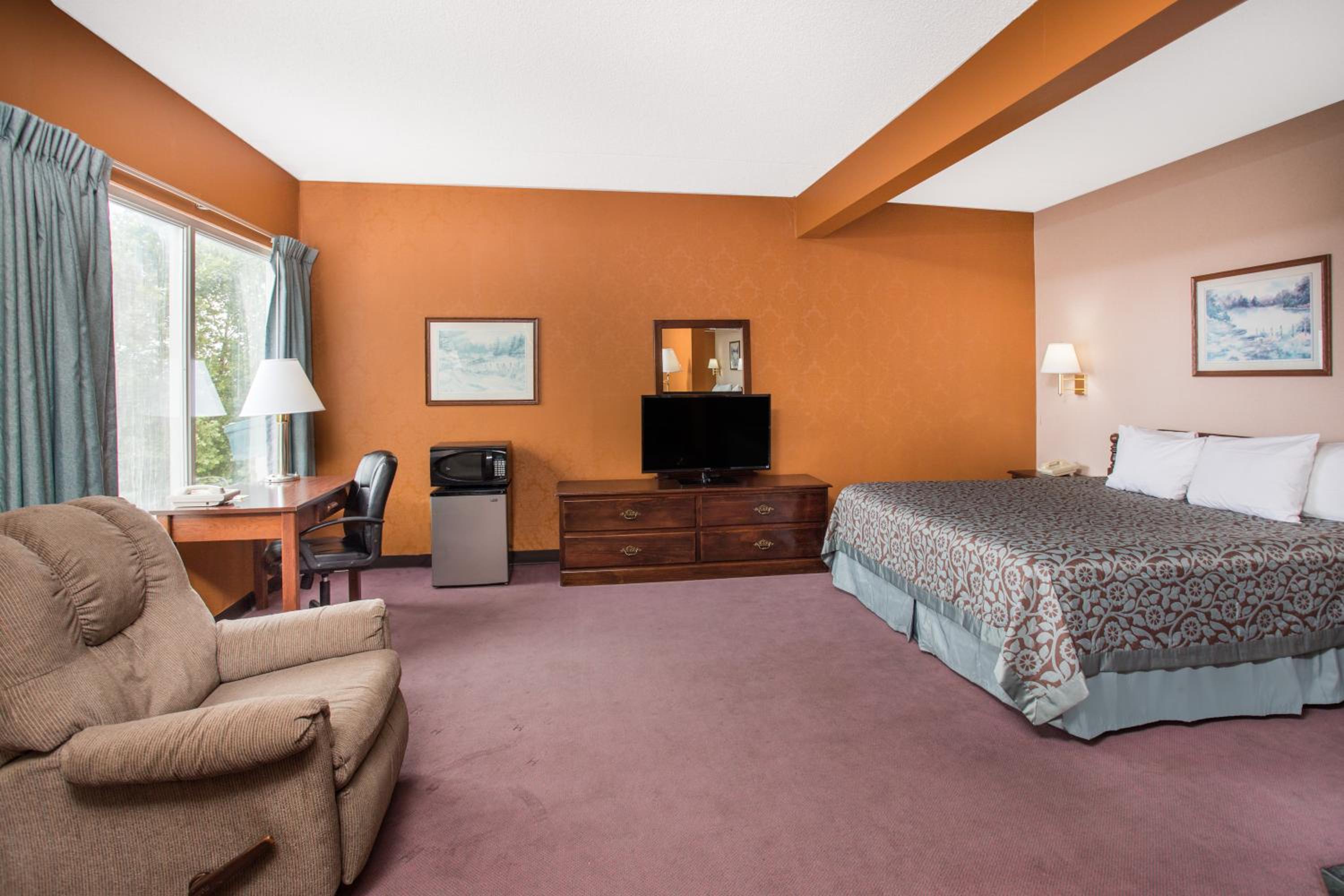 1 King Bed, Apartment Suite, Non-Smoking photo 1