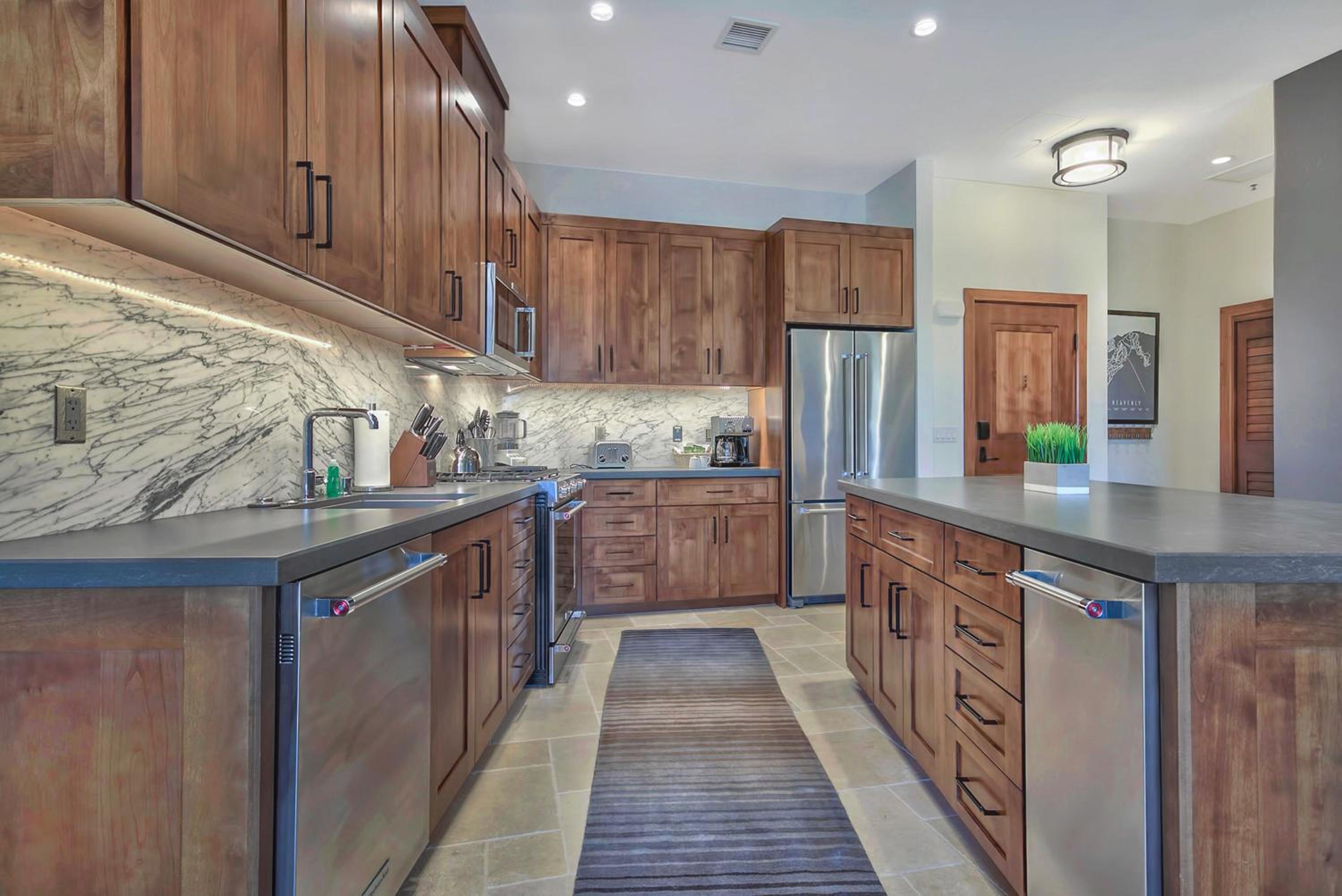 Deluxe Three-Bedroom Apartment