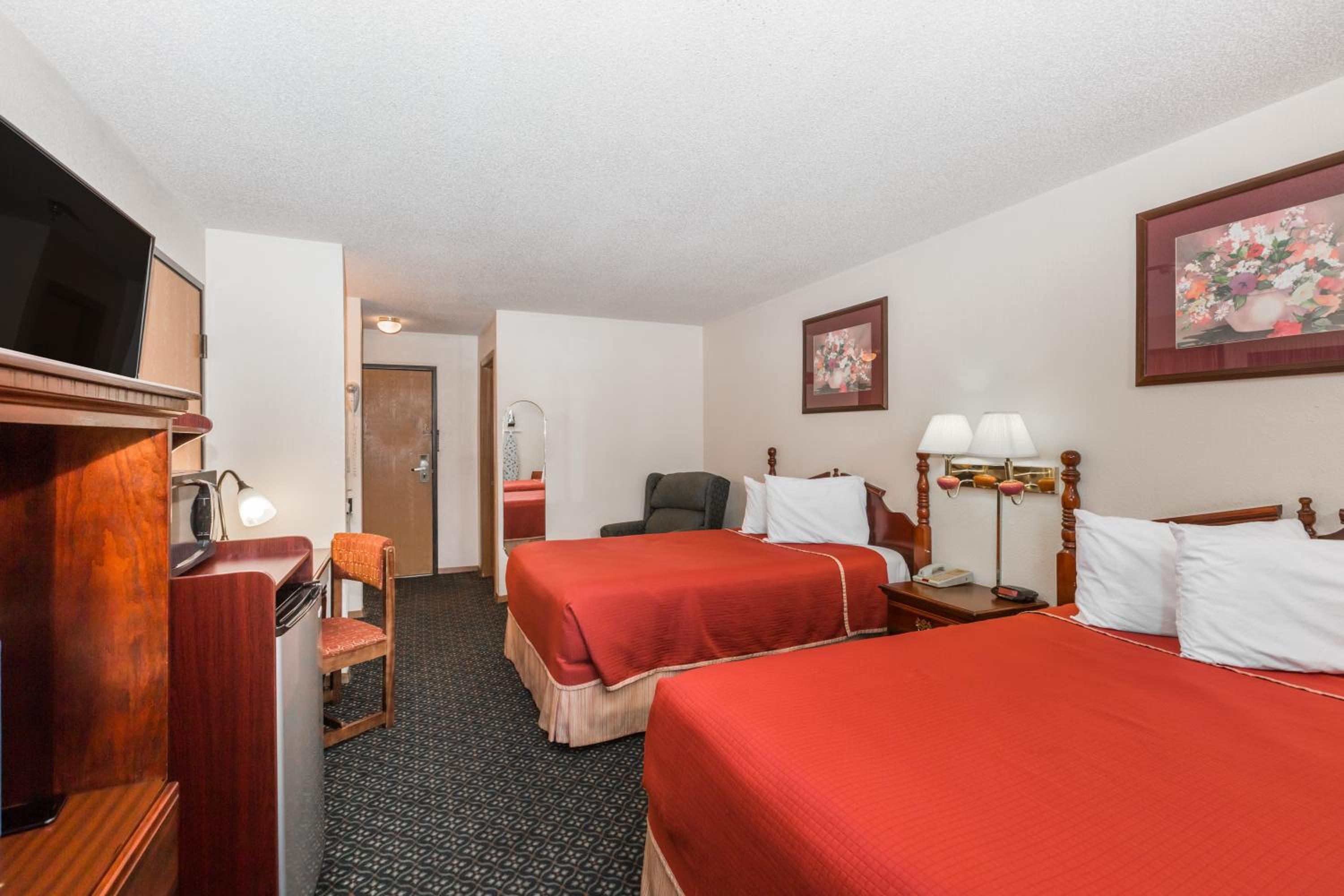 Double Room with Two Double Beds - Non-Smoking - Photo 4