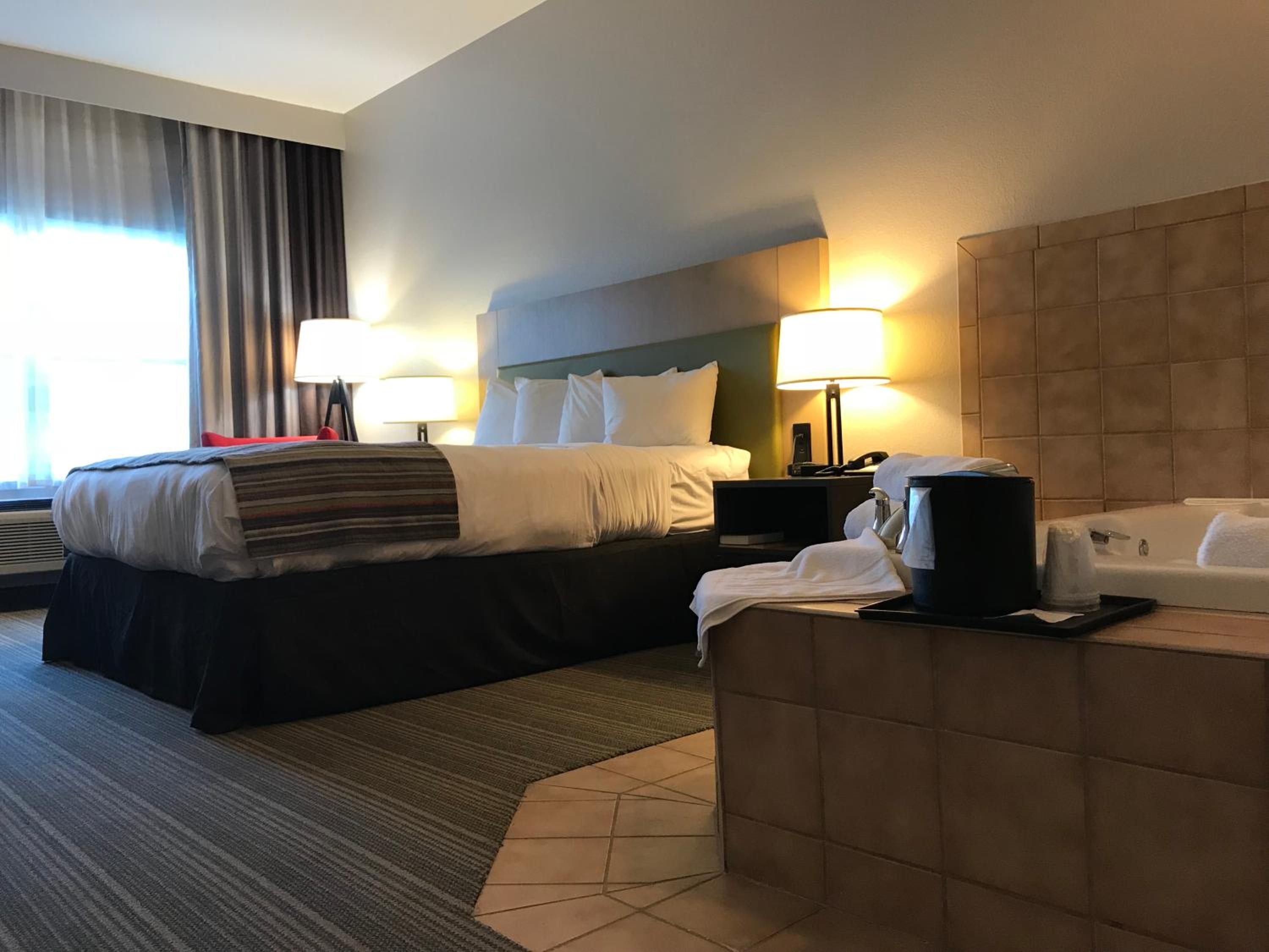 King Suite with Spa Bath - Photo 6
