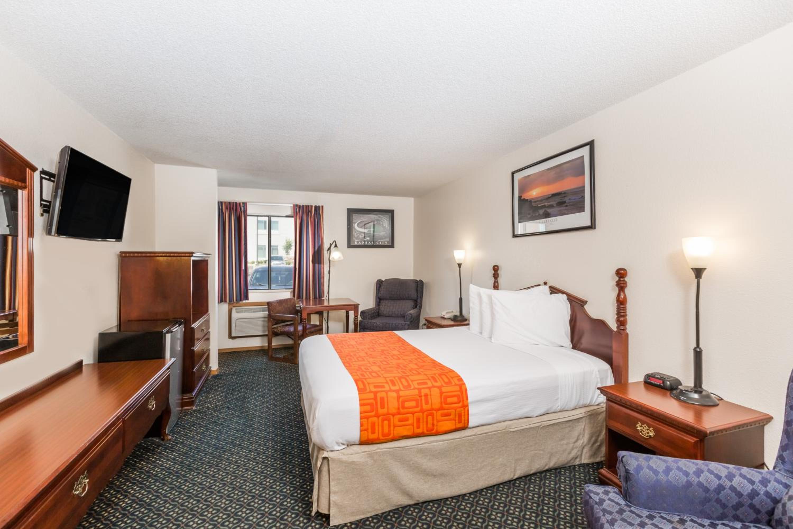 King Room - Non-Smoking - Photo 4