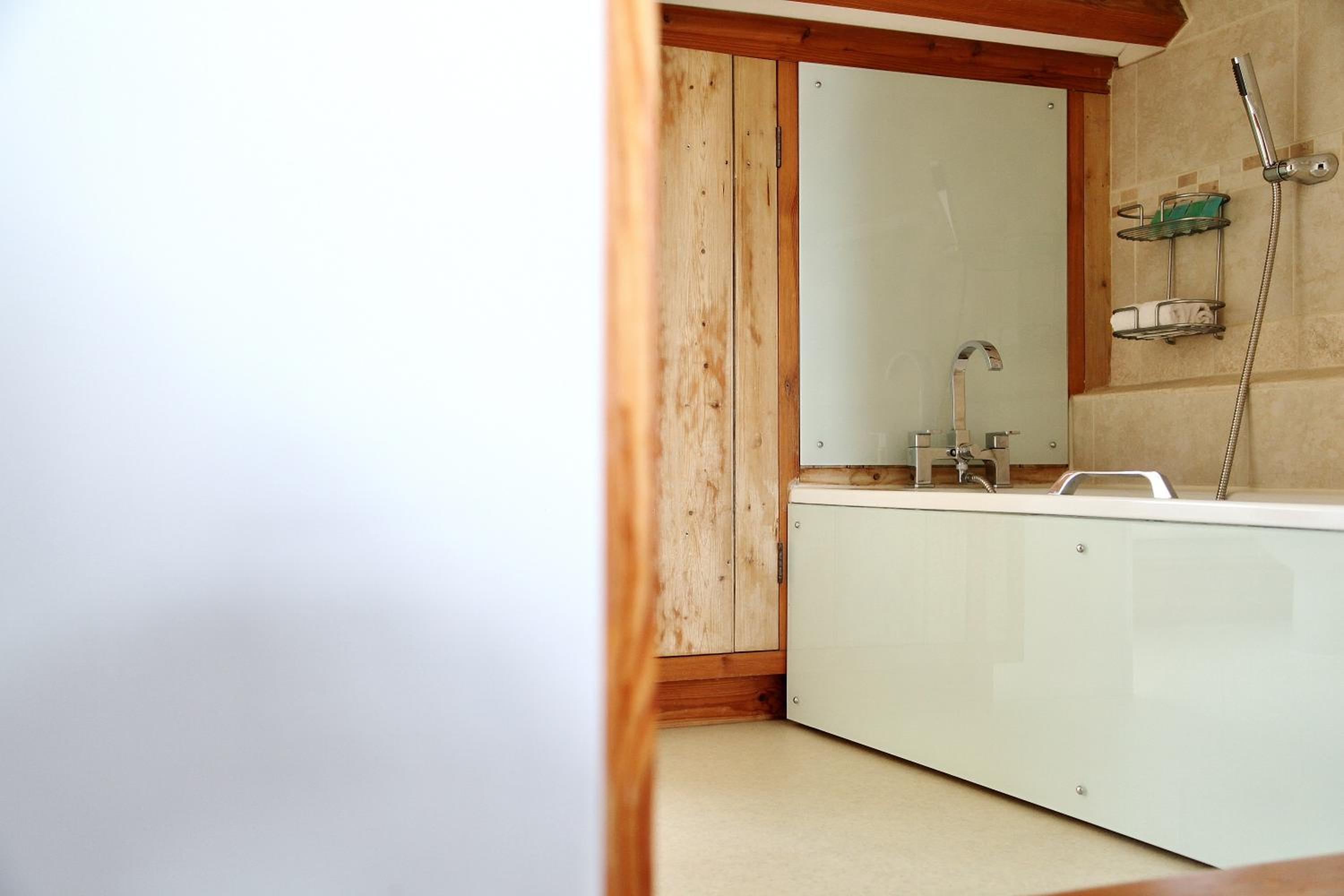 Standard Twin Room - Photo 5